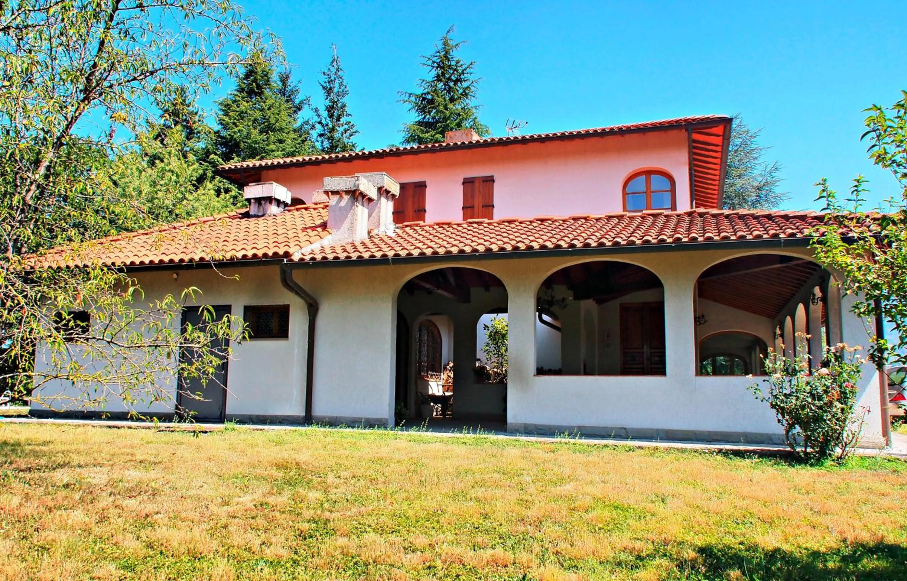 Property building in Villa Cristina