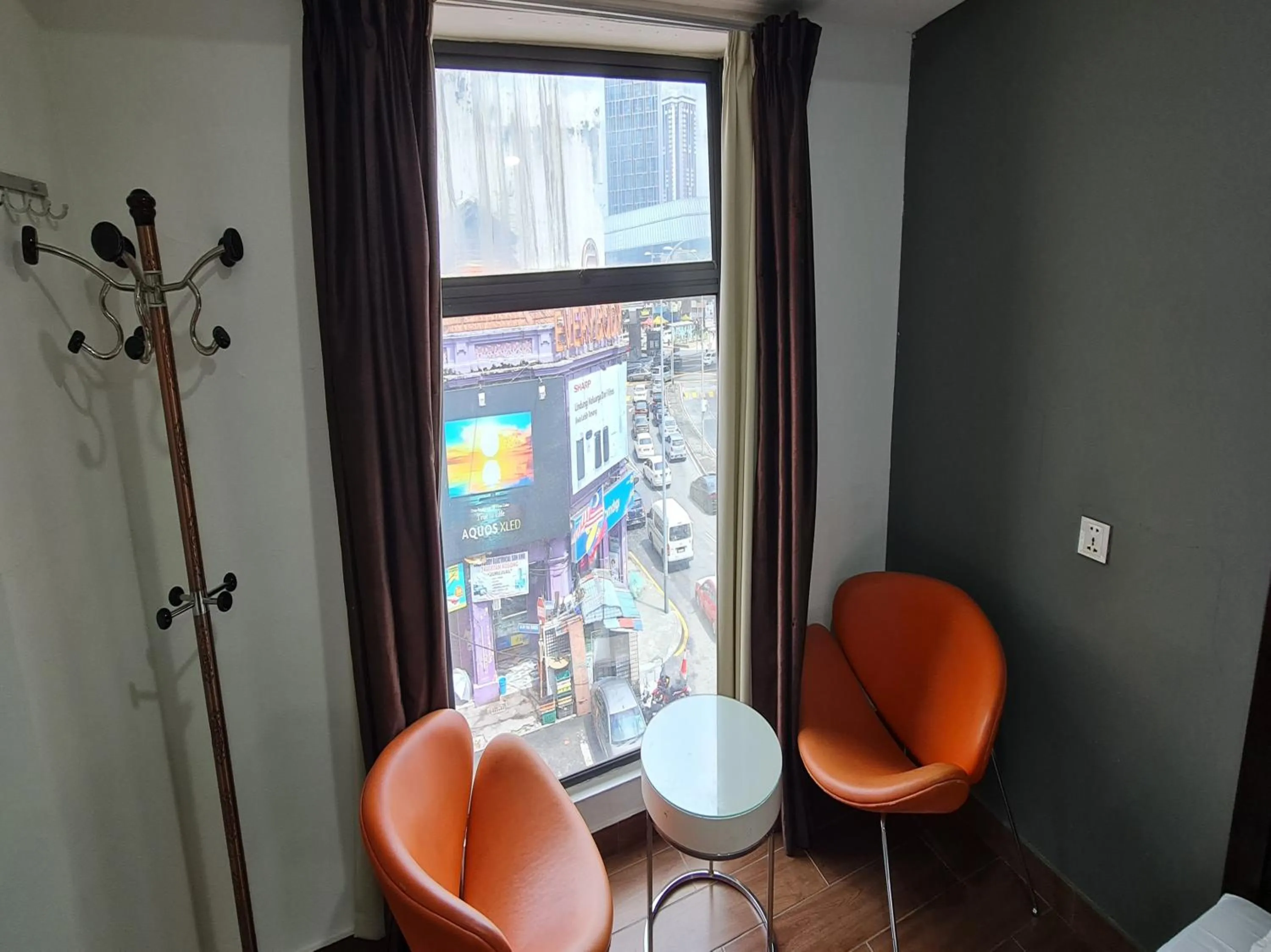 Seating area in Hotel O Crossroads Hotel