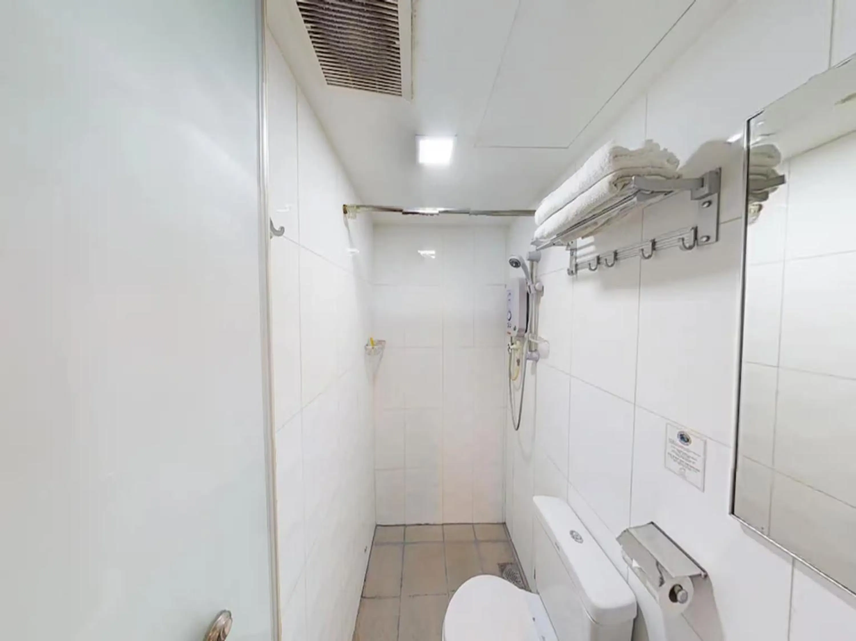 Bathroom in Hotel O Crossroads Hotel