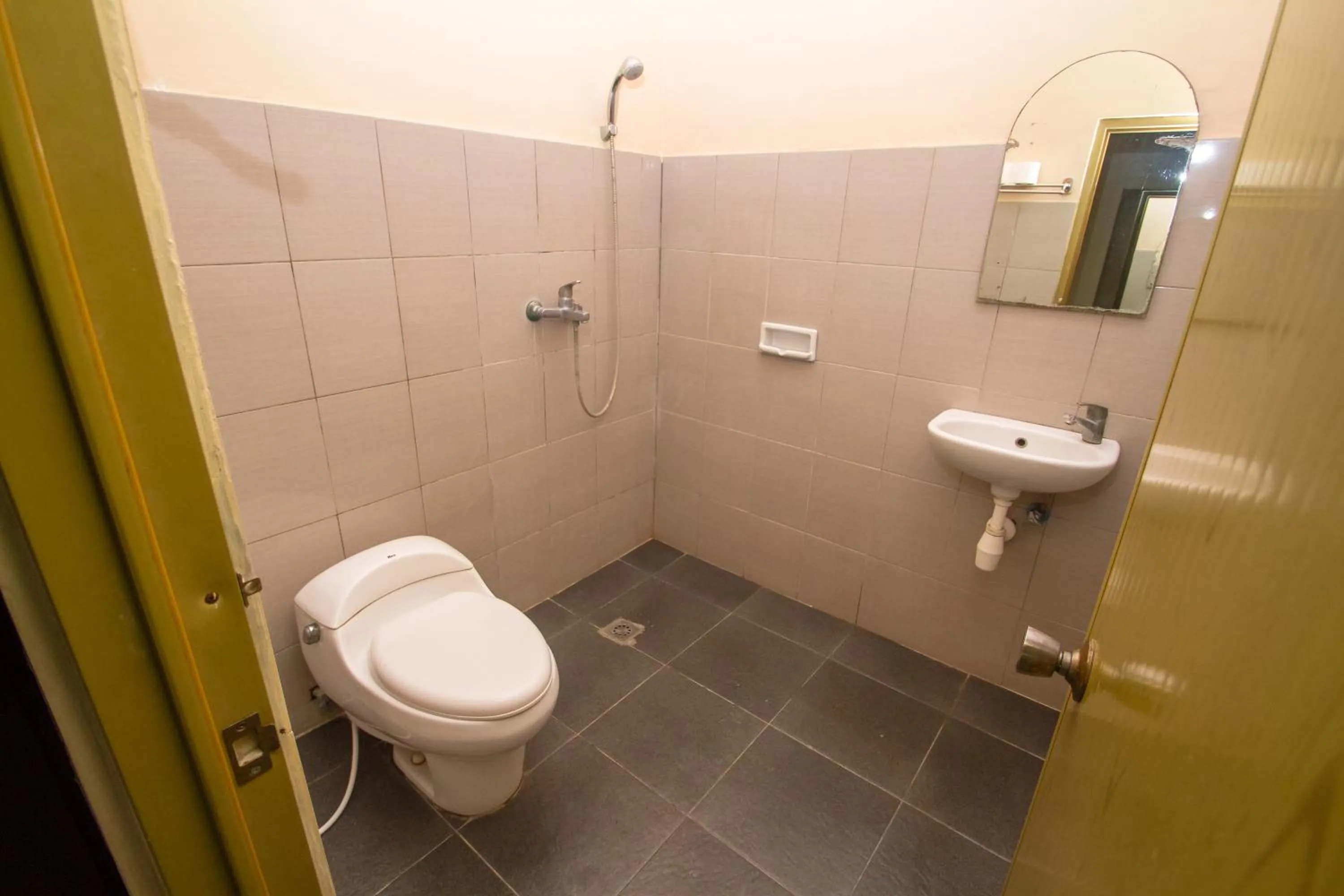 Shower in Seminyak Point Guest House