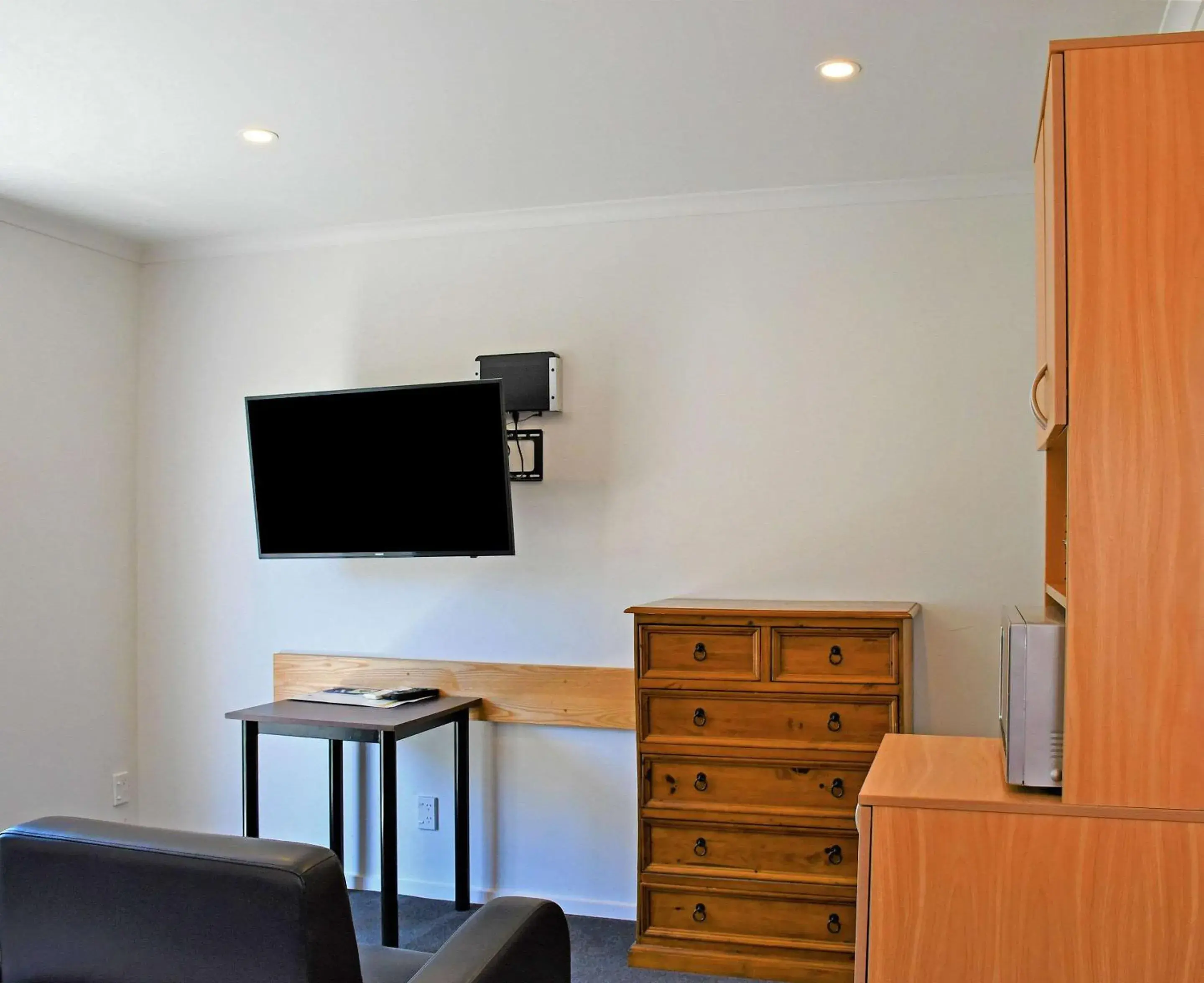 Photo of the whole room in Comfort Inn Westshore Beach Photo of the whole room in Comfort Inn Westshore Beach