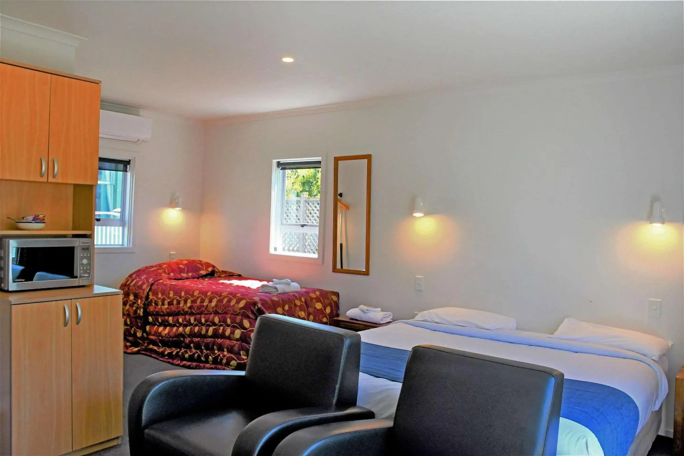 Photo of the whole room, Bed in Comfort Inn Westshore Beach Photo of the whole room, Bed in Comfort Inn Westshore Beach