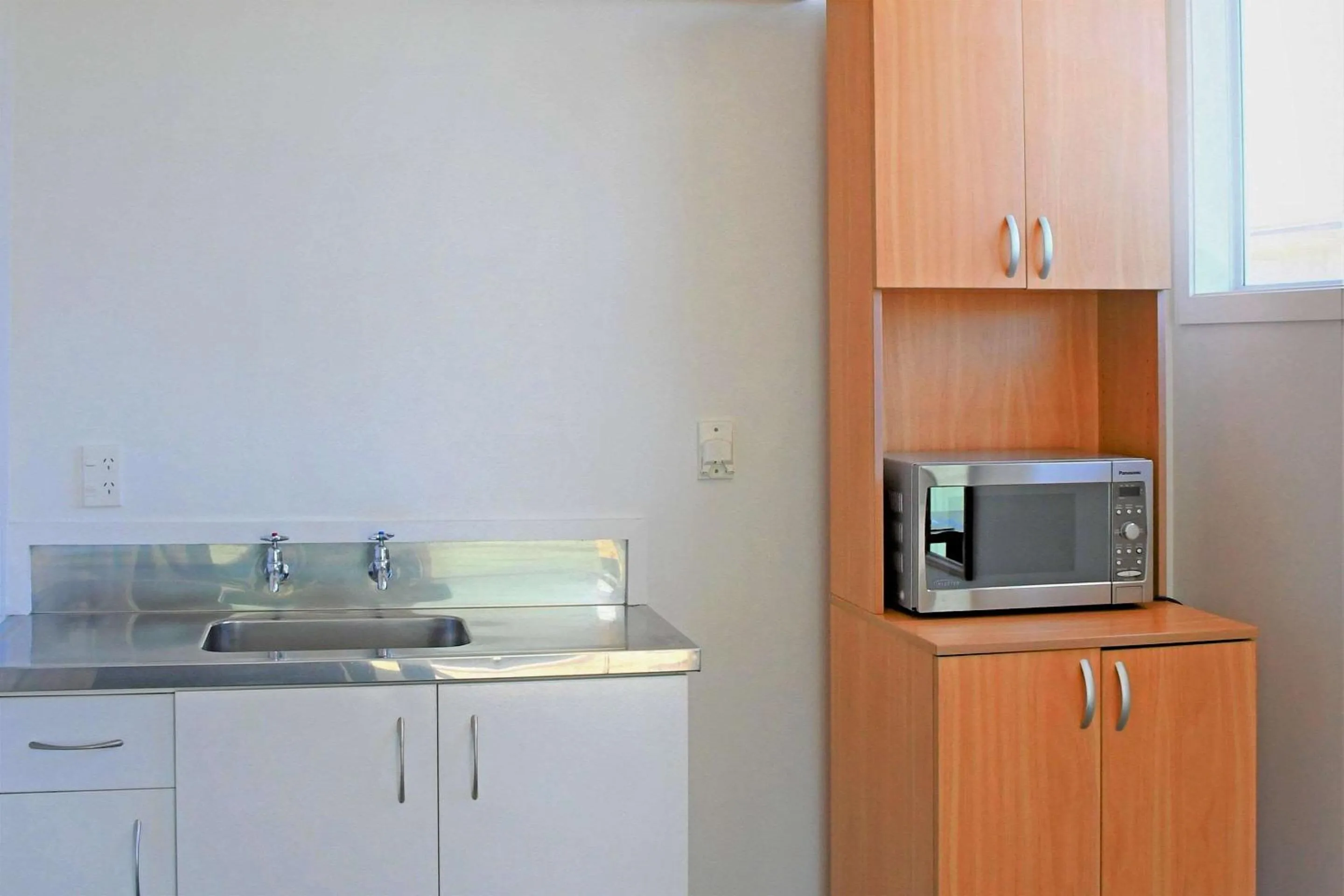 Photo of the whole room in Comfort Inn Westshore Beach