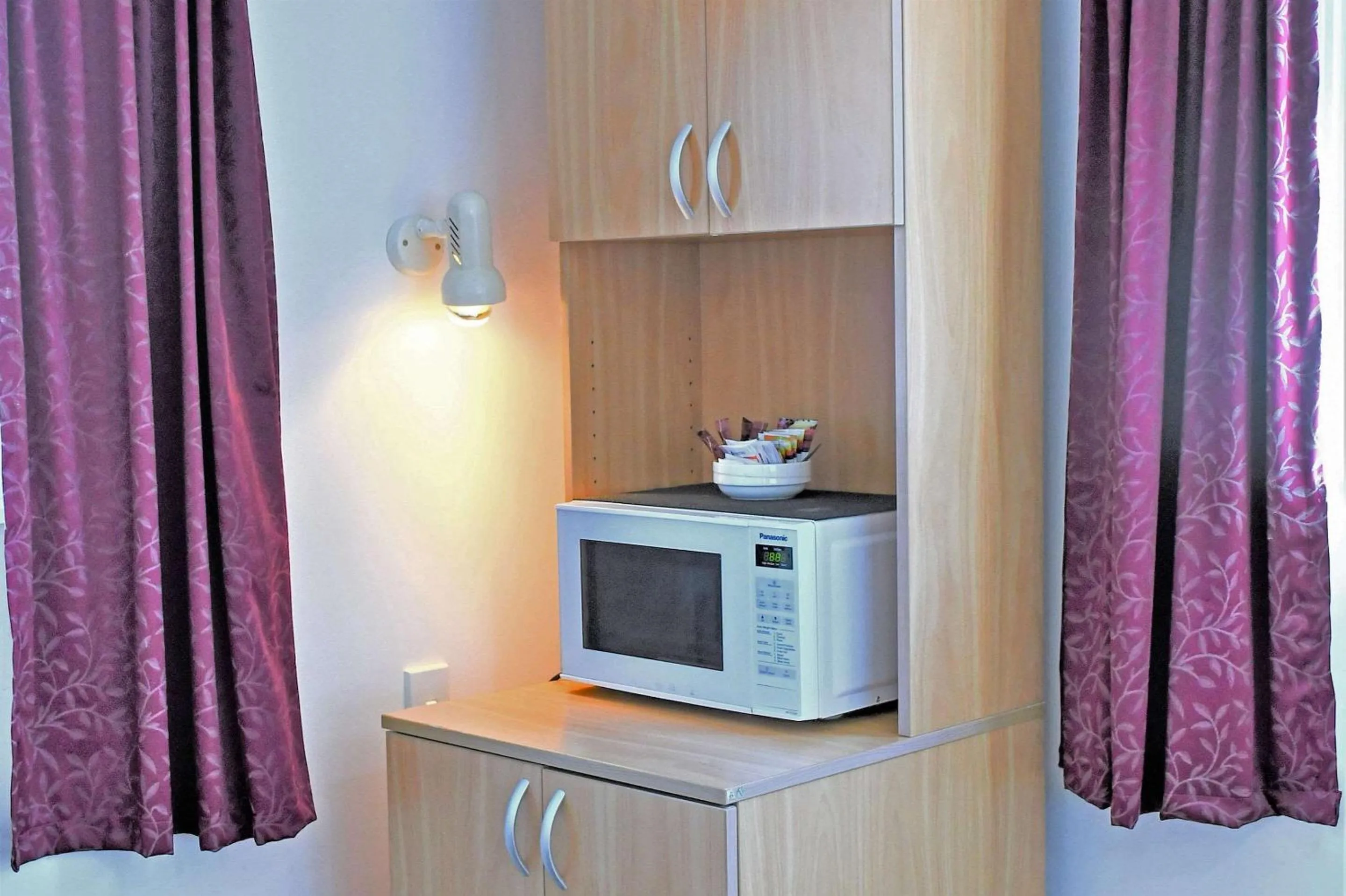 Photo of the whole room in Comfort Inn Westshore Beach