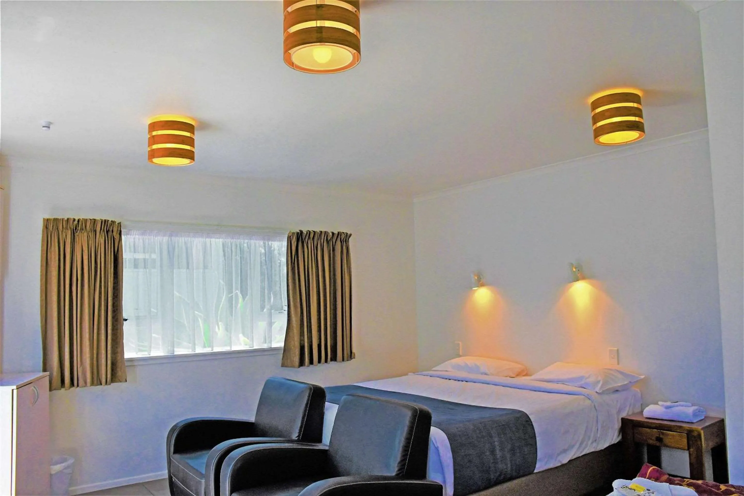 Photo of the whole room, Bed in Comfort Inn Westshore Beach