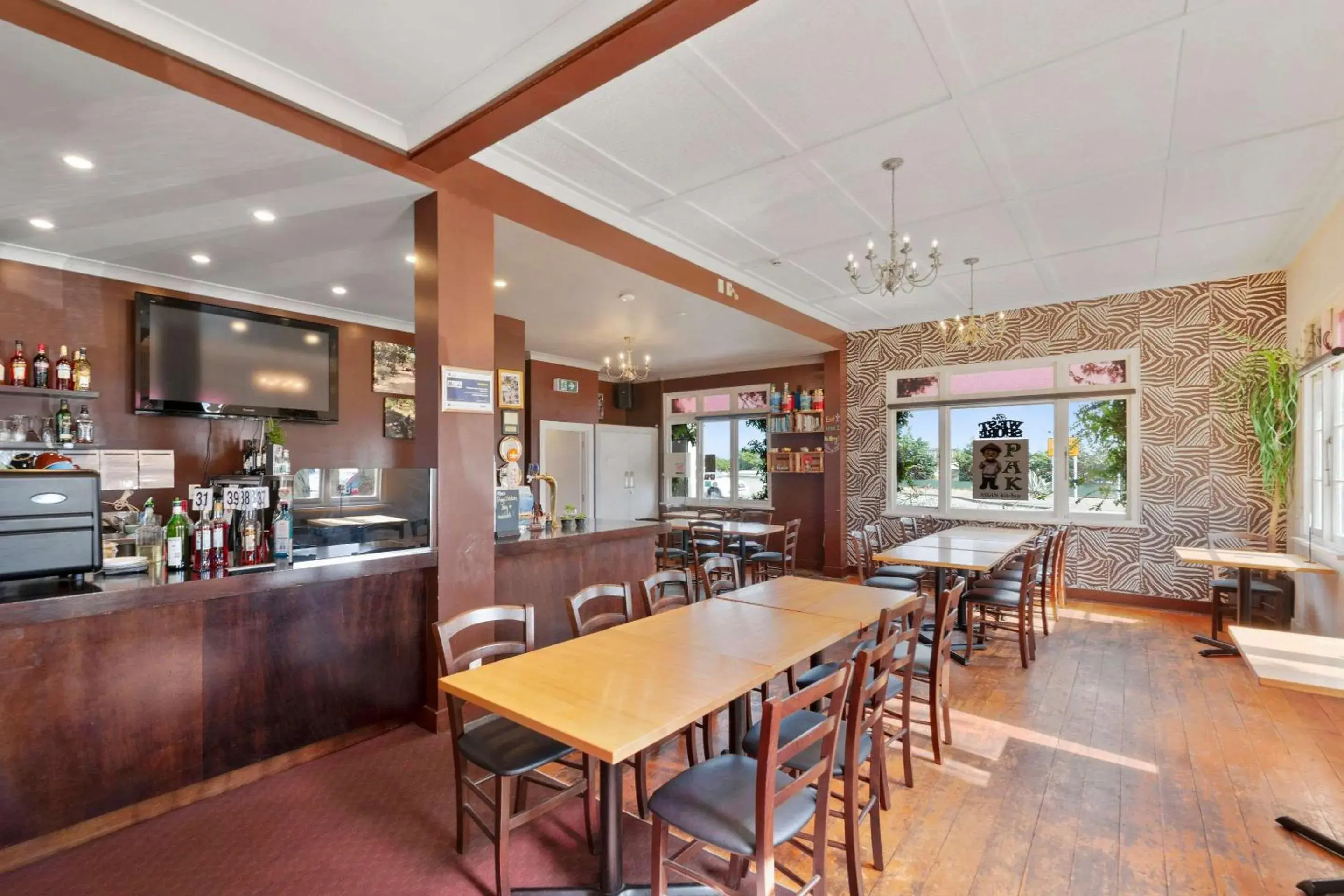 Lounge or bar in Comfort Inn Westshore Beach Lounge or bar in Comfort Inn Westshore Beach