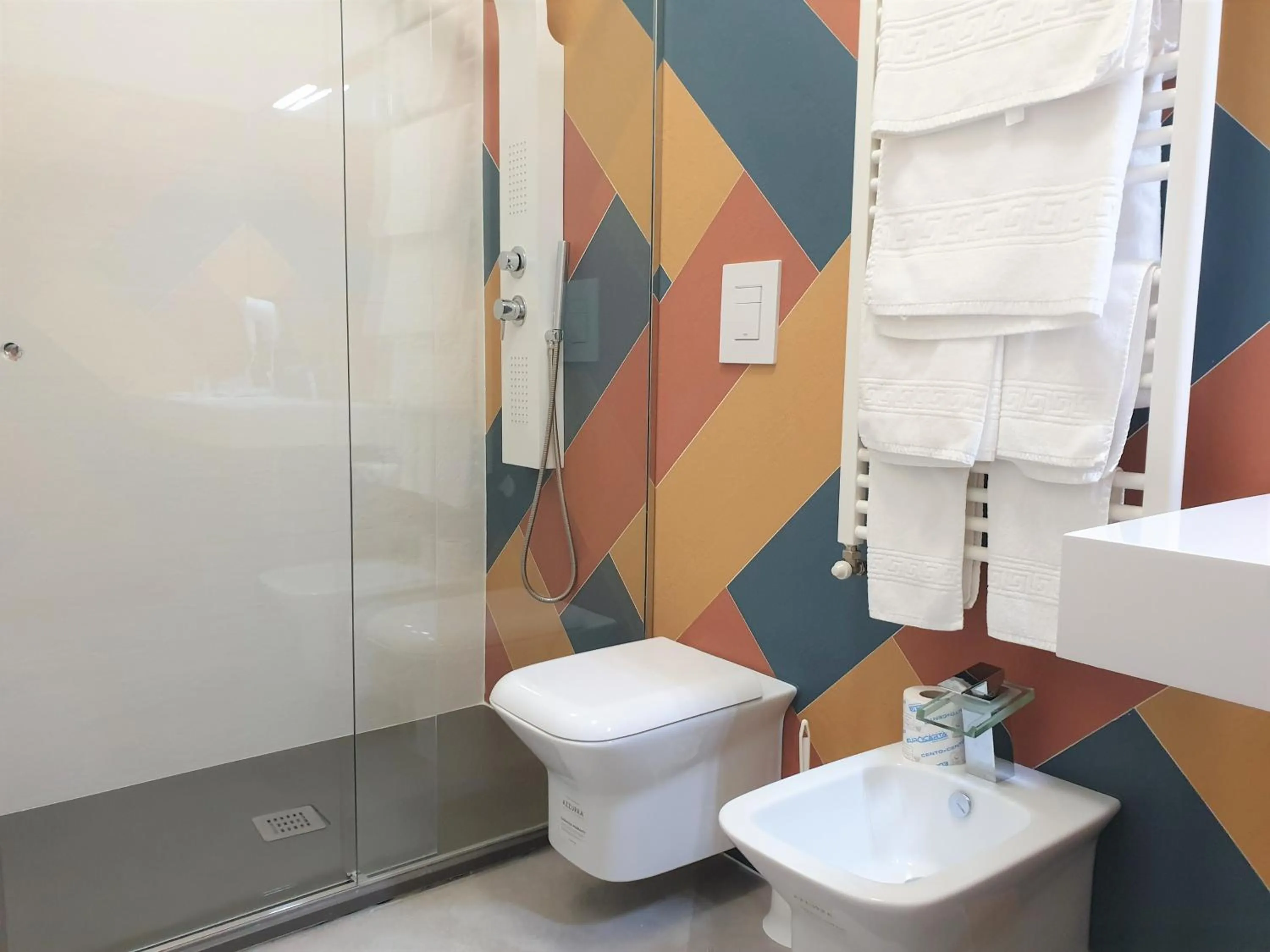 Shower in Pomodoro Bed