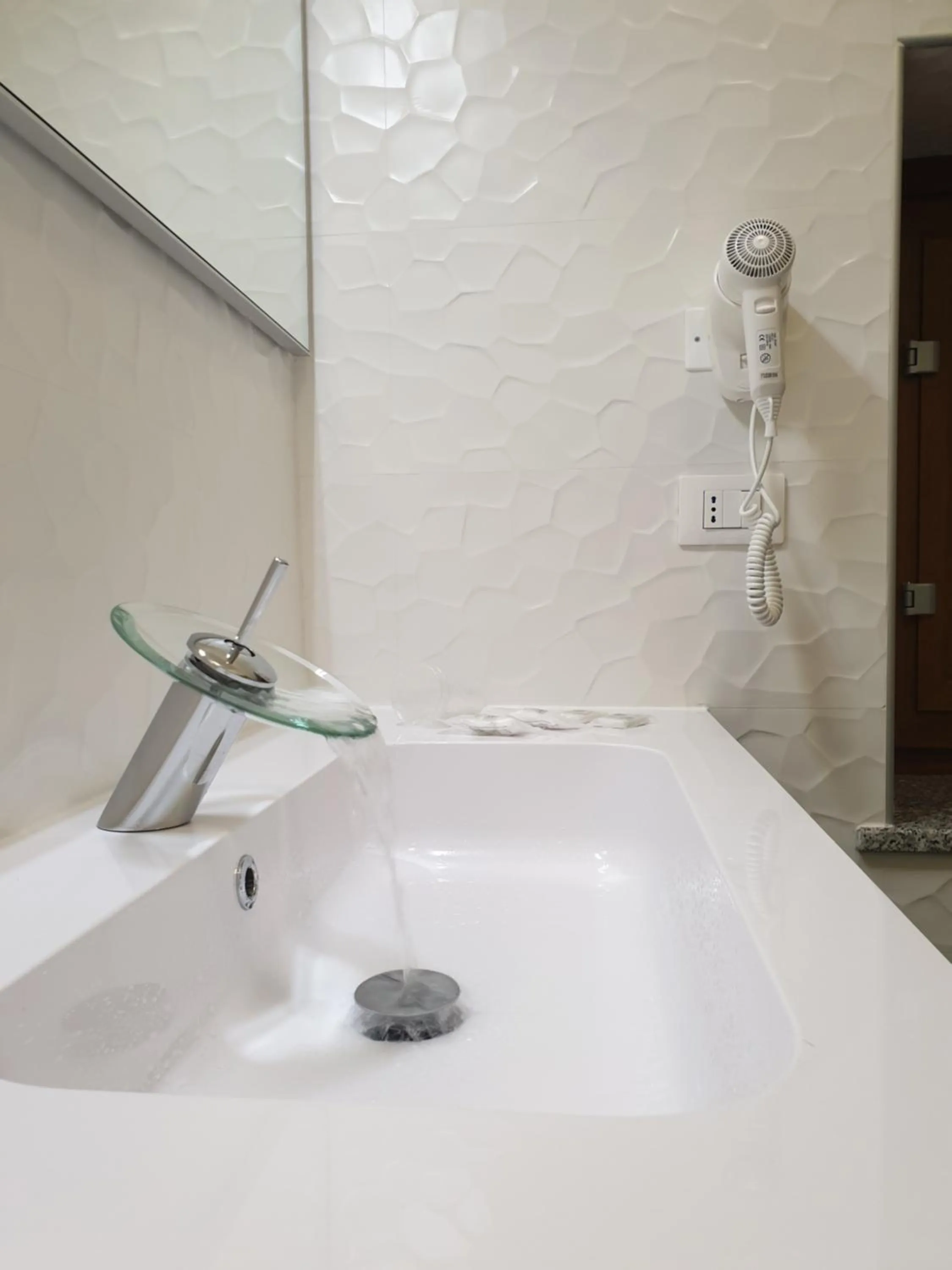 Bathroom in Pomodoro Bed