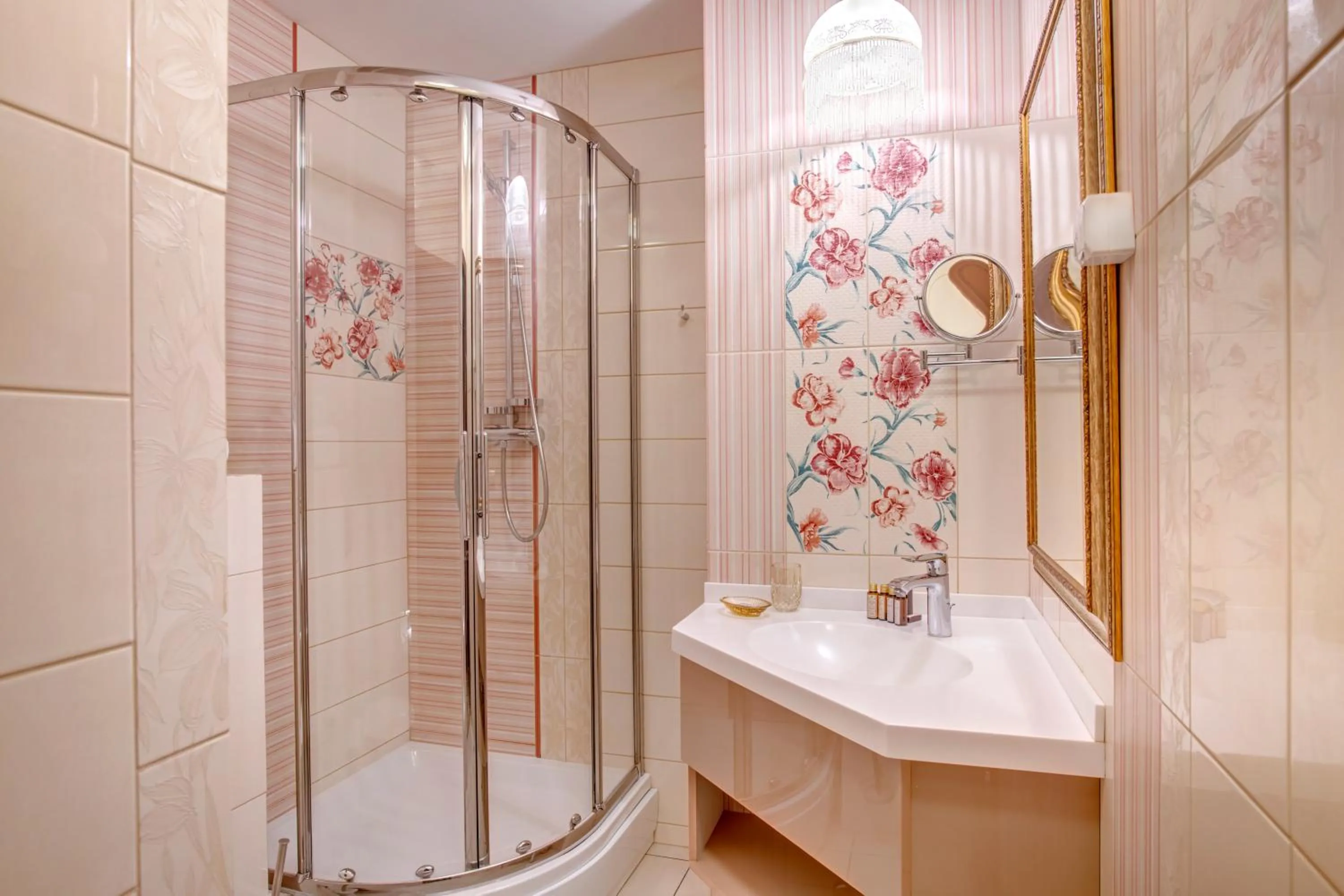 Bathroom in Simfonia Boutique Hotel