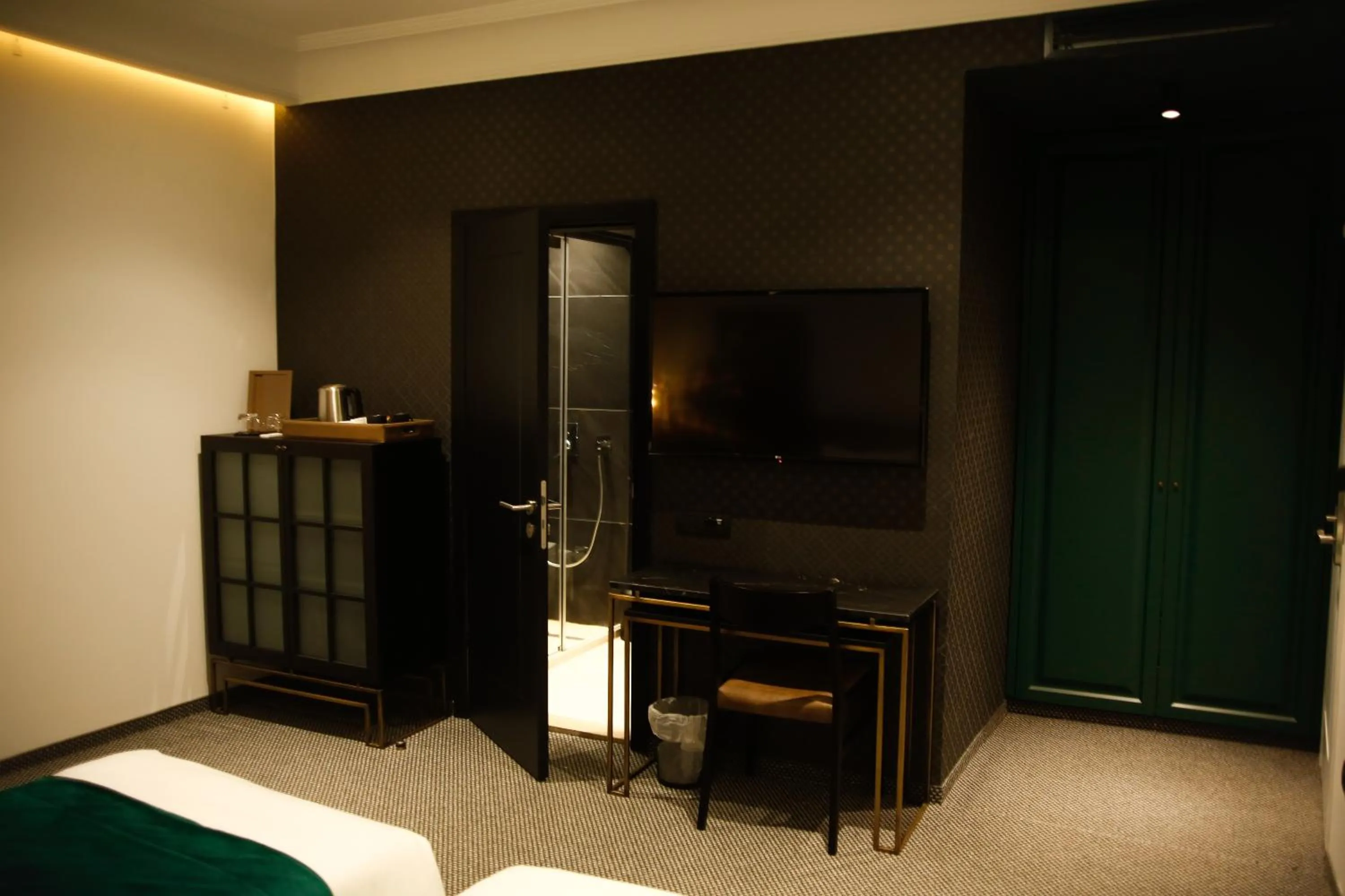 TV and multimedia, Bed in Hotel Rubis