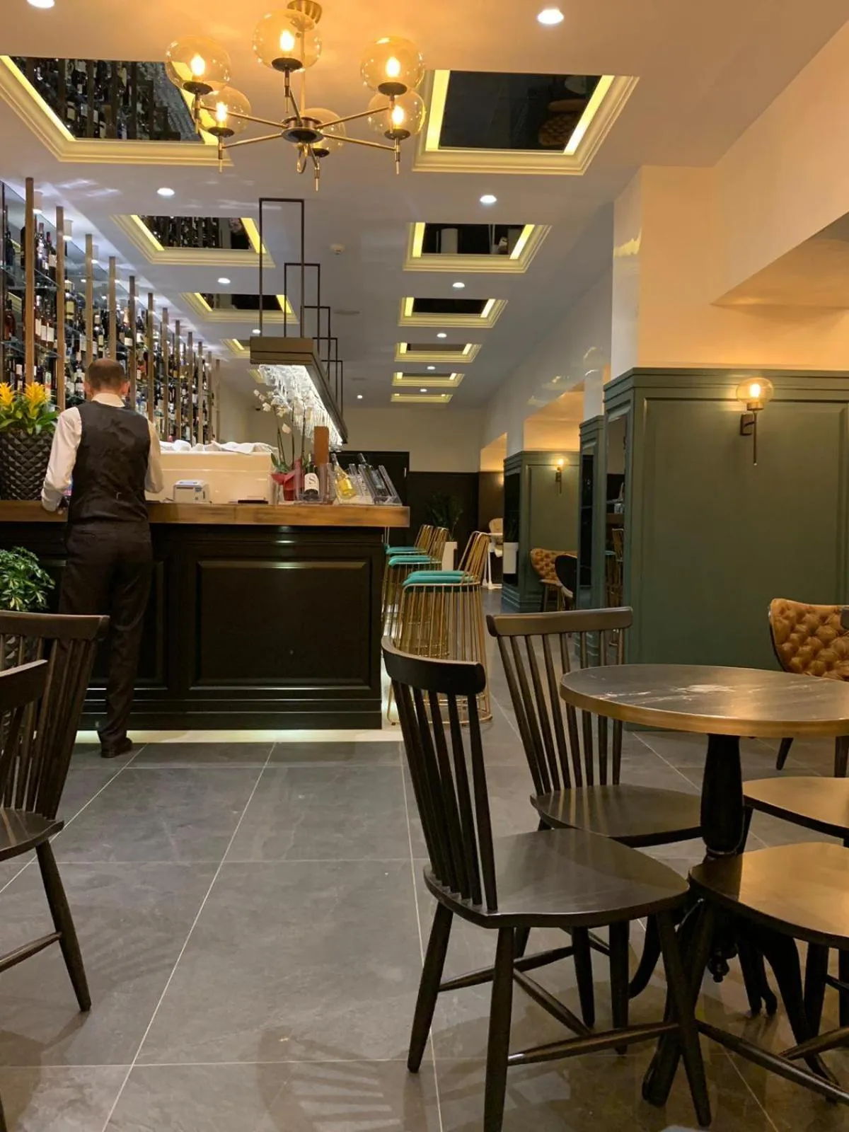 Restaurant/places to eat in Hotel Rubis