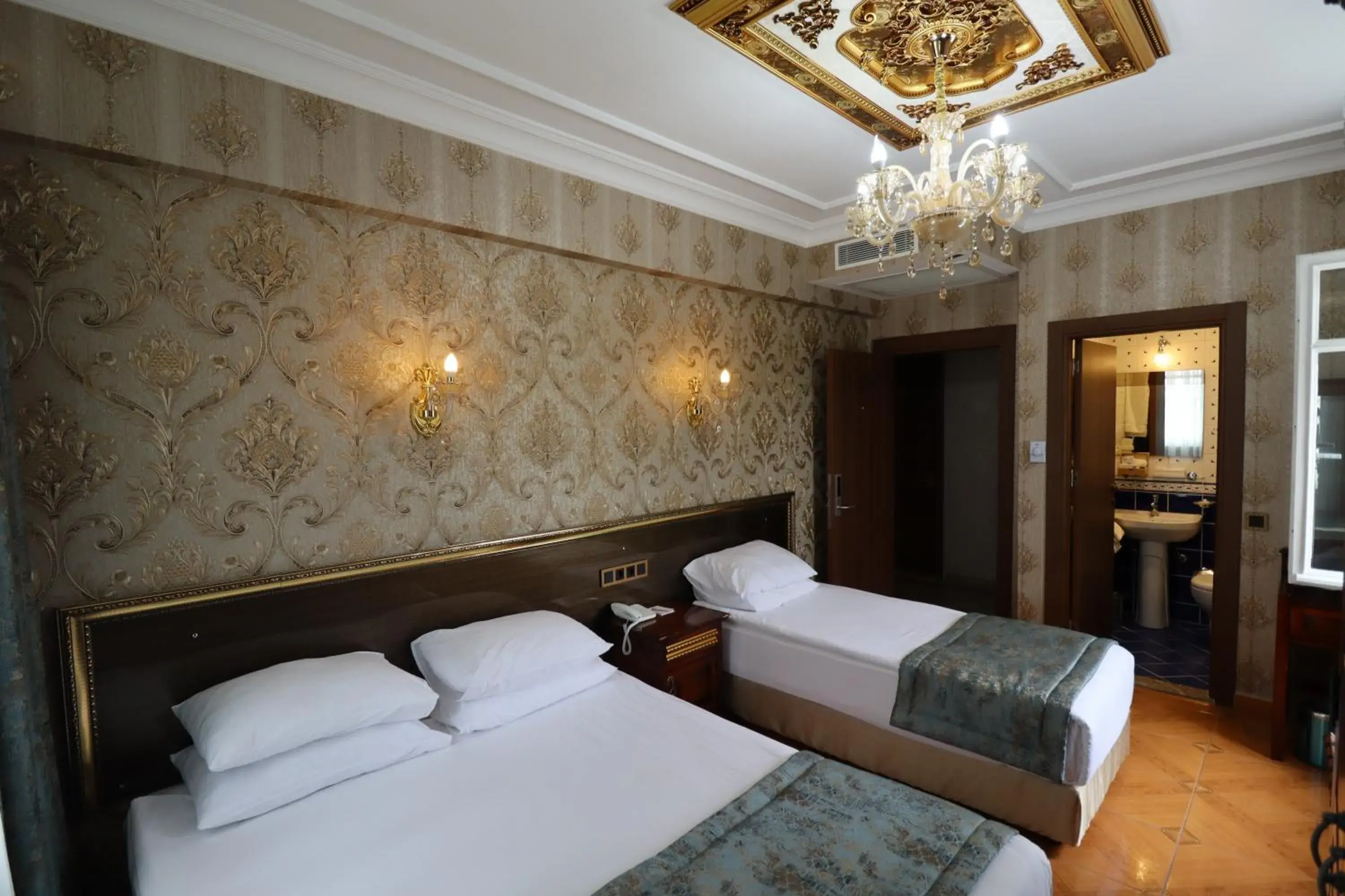 Deluxe Family Room in Blue House Hotel Old City - Sultanahmet Deluxe Family Room in Blue House Hotel Old City - Sultanahmet