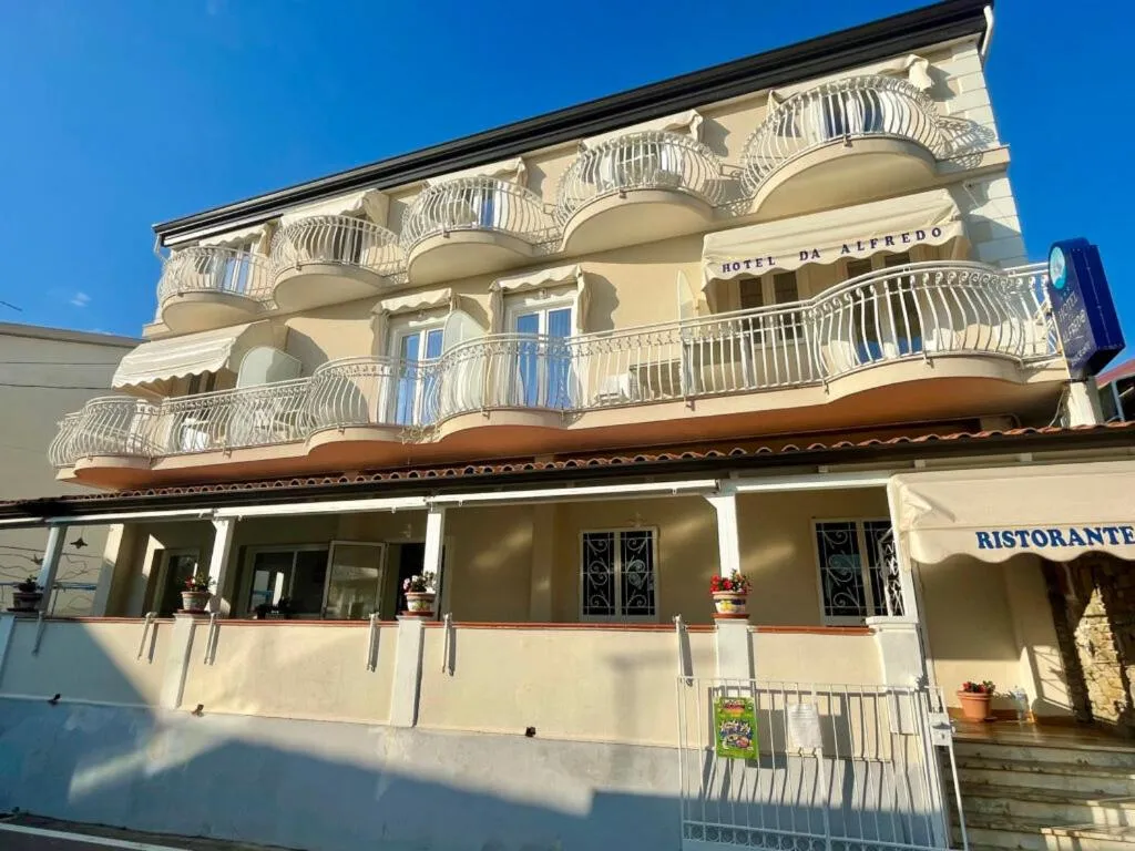 Property building in Hotel da Alfredo