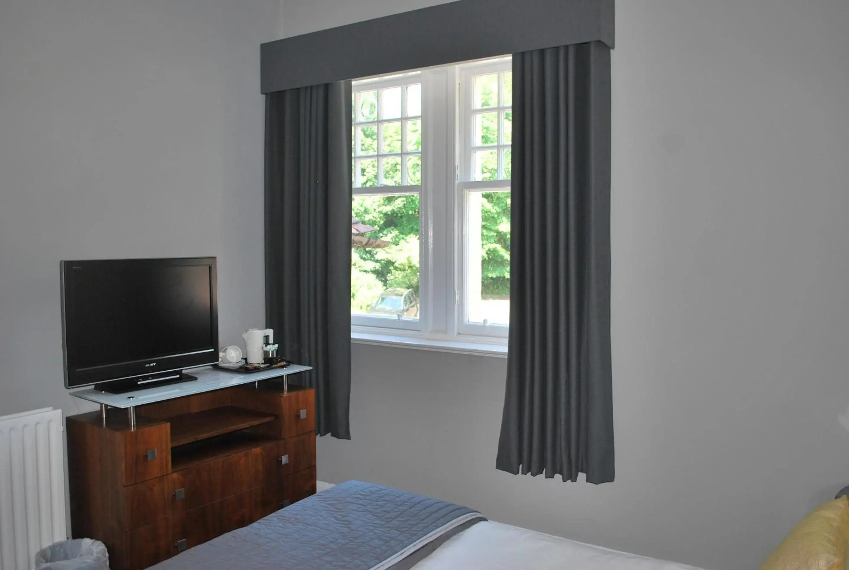 Bedroom, Bed in Dunmar House Hotel - Bar & Restaurant Bedroom, Bed in Dunmar House Hotel - Bar & Restaurant