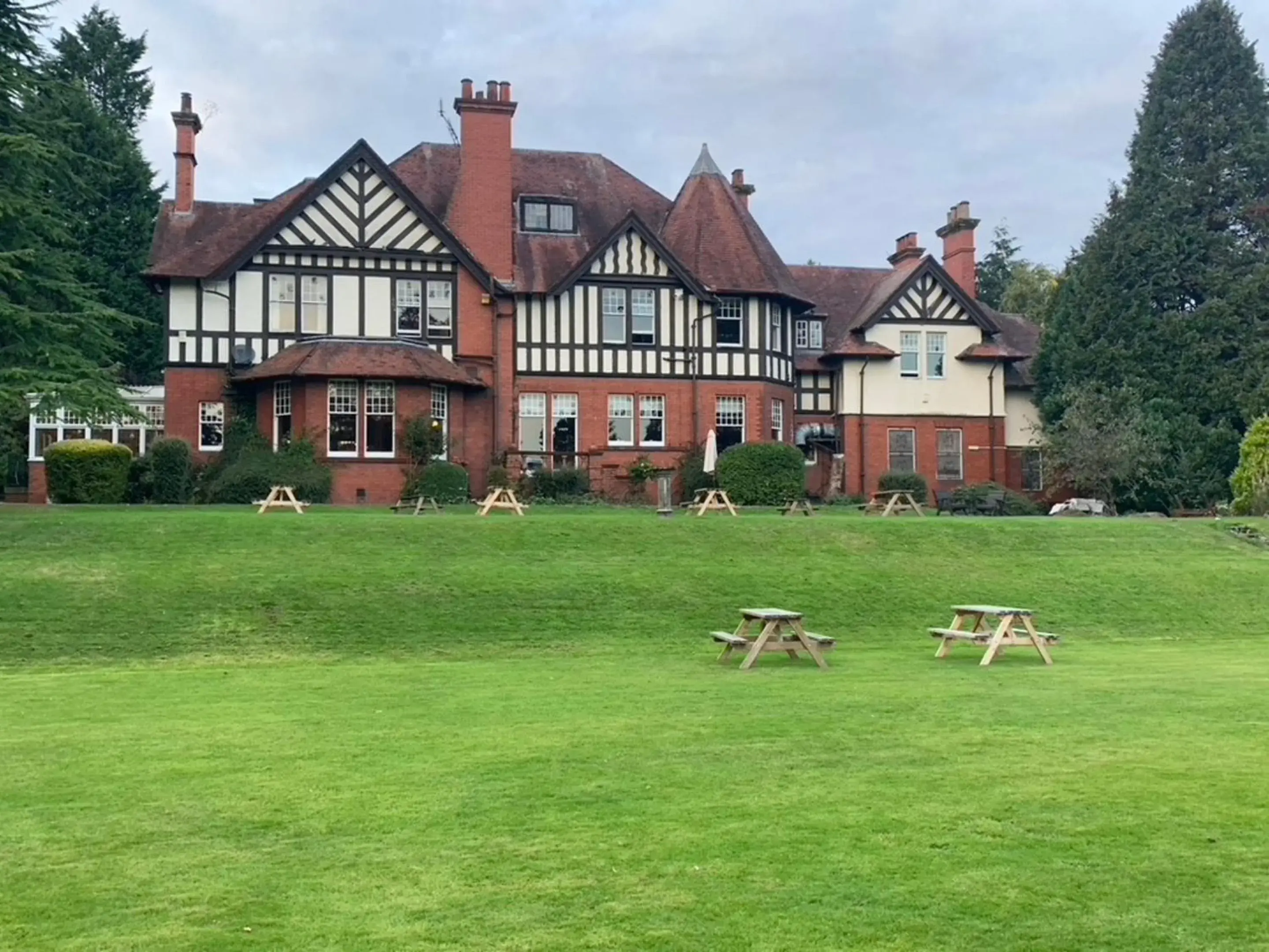 Property building in OYO Dunmar House Hotel Property building in OYO Dunmar House Hotel