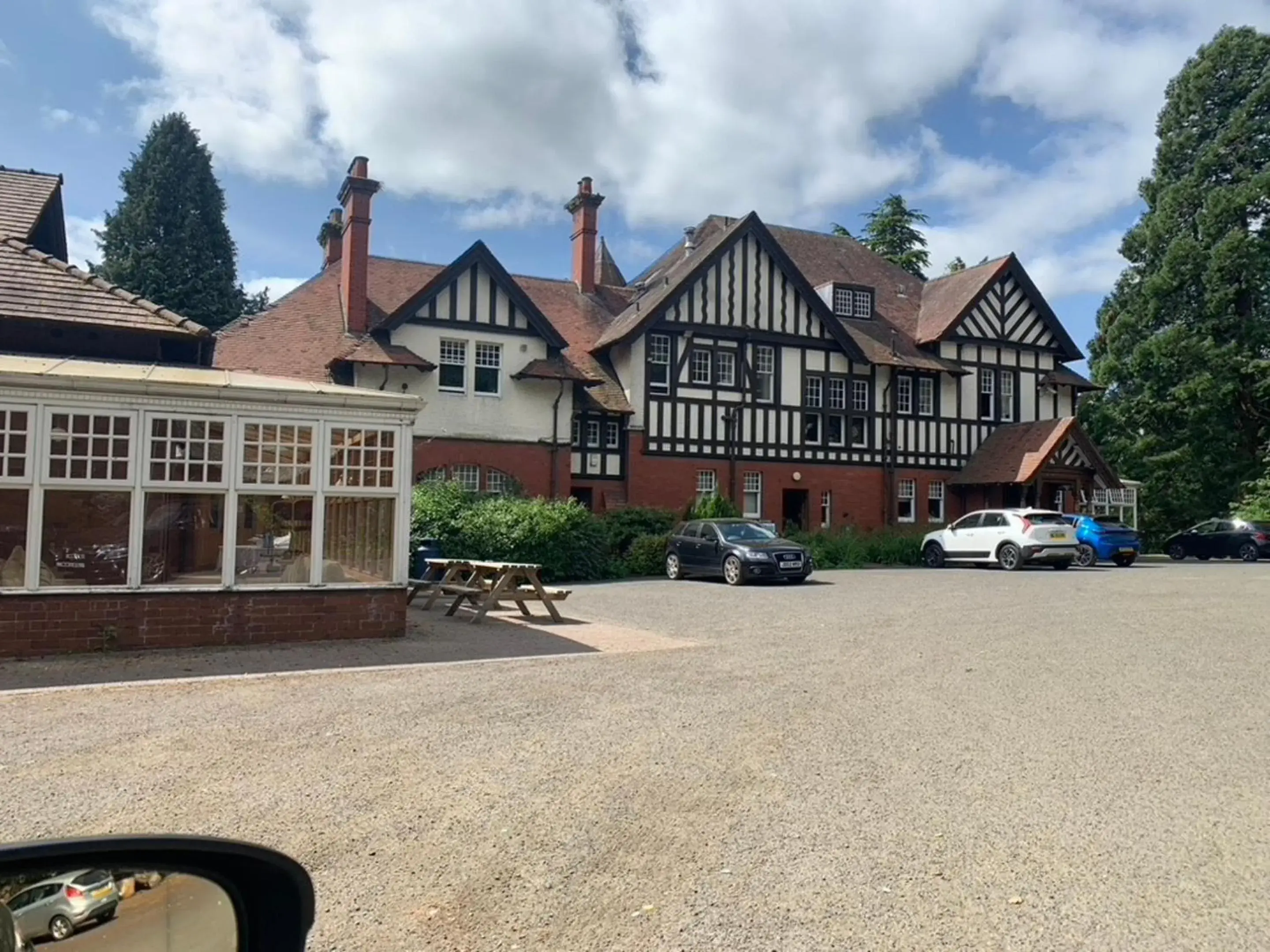 Property building in OYO Dunmar House Hotel Property building in OYO Dunmar House Hotel