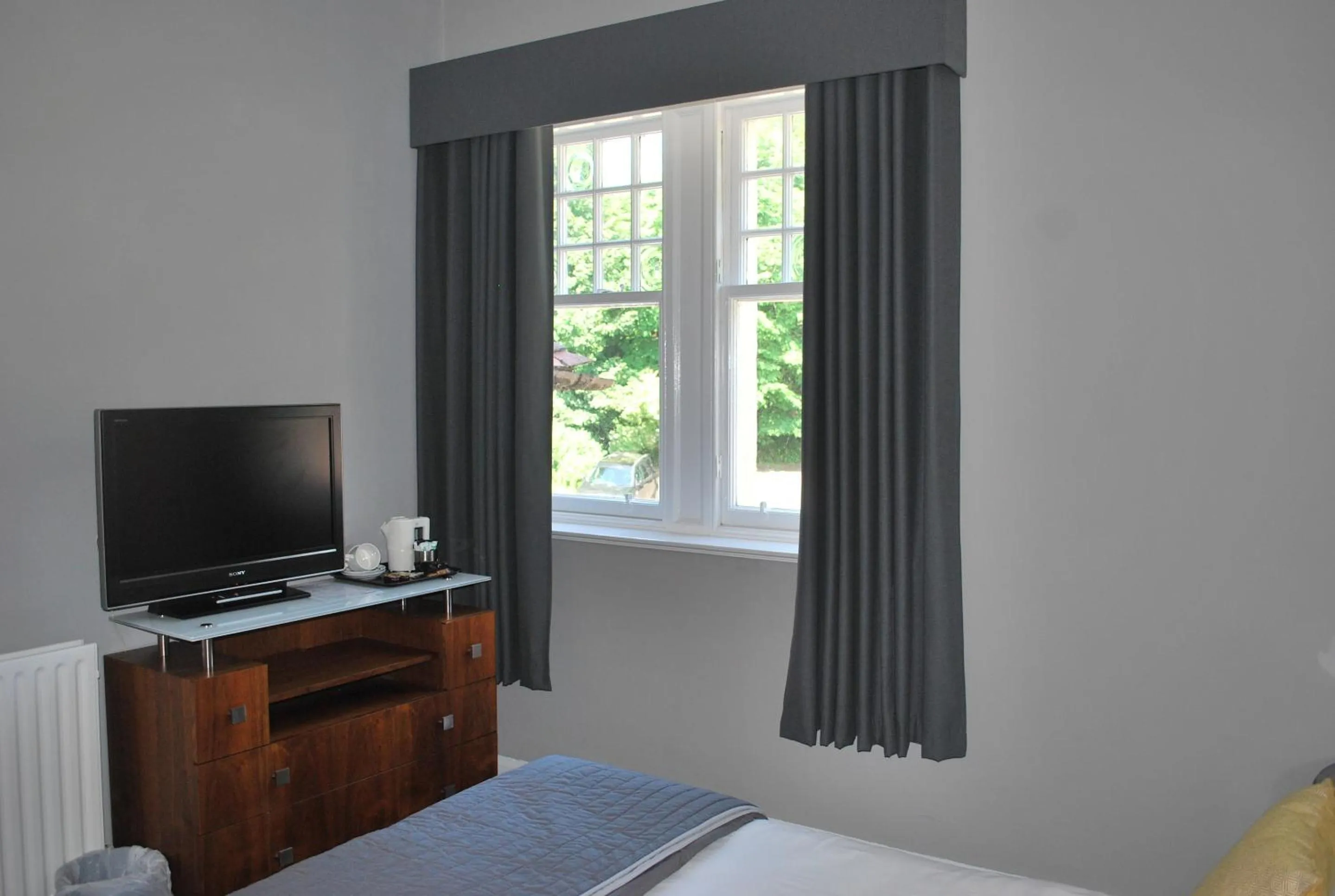 TV and multimedia, Bed in OYO Dunmar House Hotel