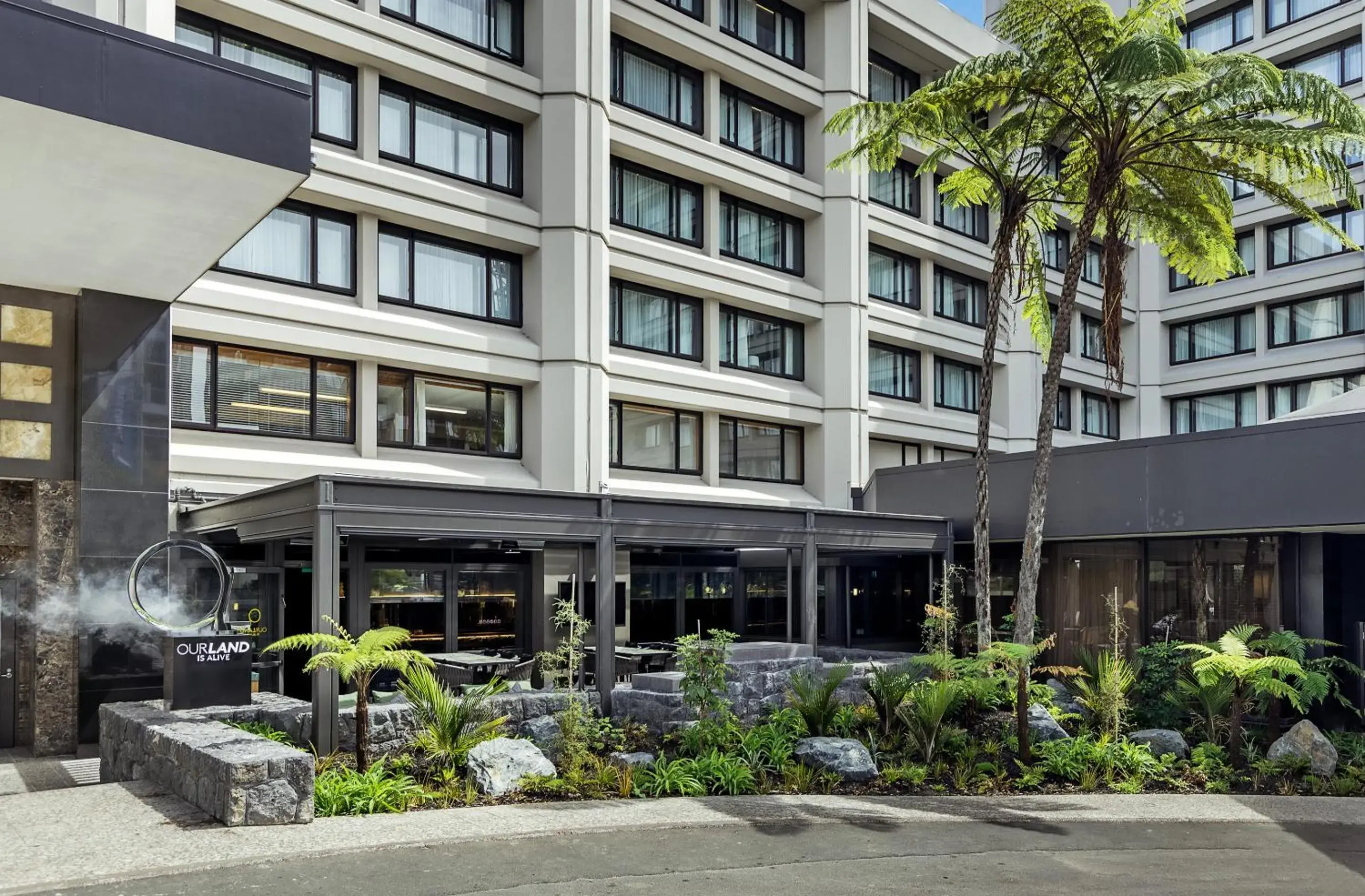 Lounge or bar in Cordis, Auckland by Langham Hospitality Group Lounge or bar in Cordis, Auckland by Langham Hospitality Group