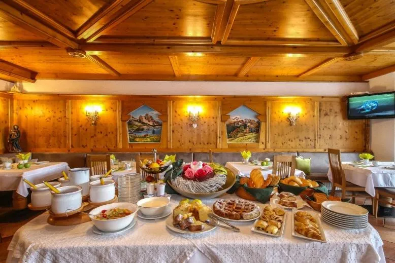 Breakfast in Ciasa Montanara