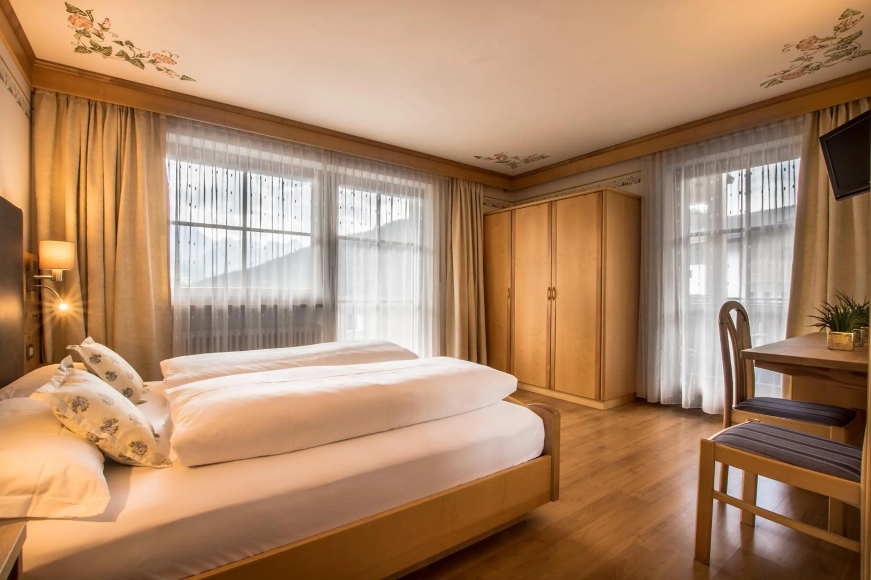 Photo of the whole room, Bed in Ciasa Montanara