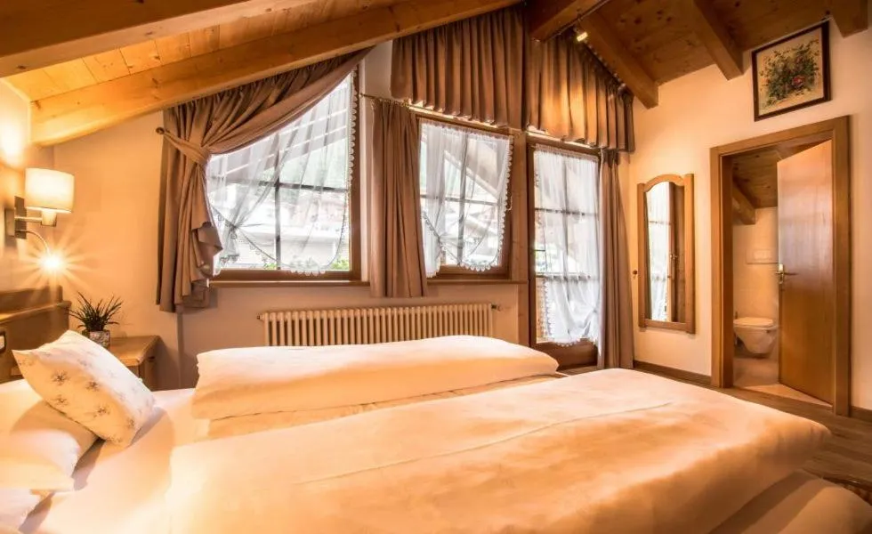 Photo of the whole room, Bed in Ciasa Montanara