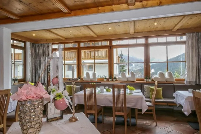 Restaurant/places to eat in Ciasa Montanara