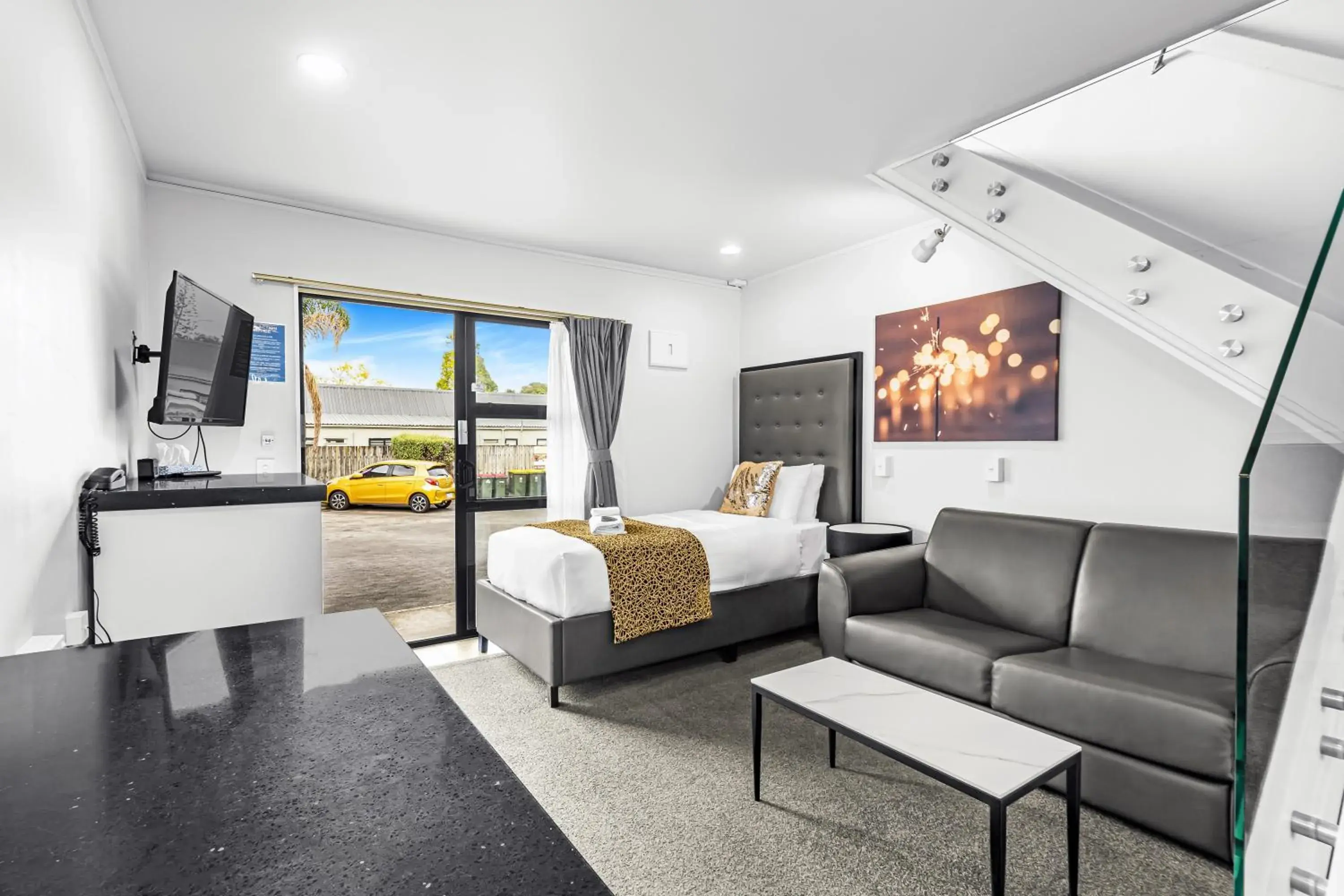 Bed in Auckland Airport Motel Bed in Auckland Airport Motel