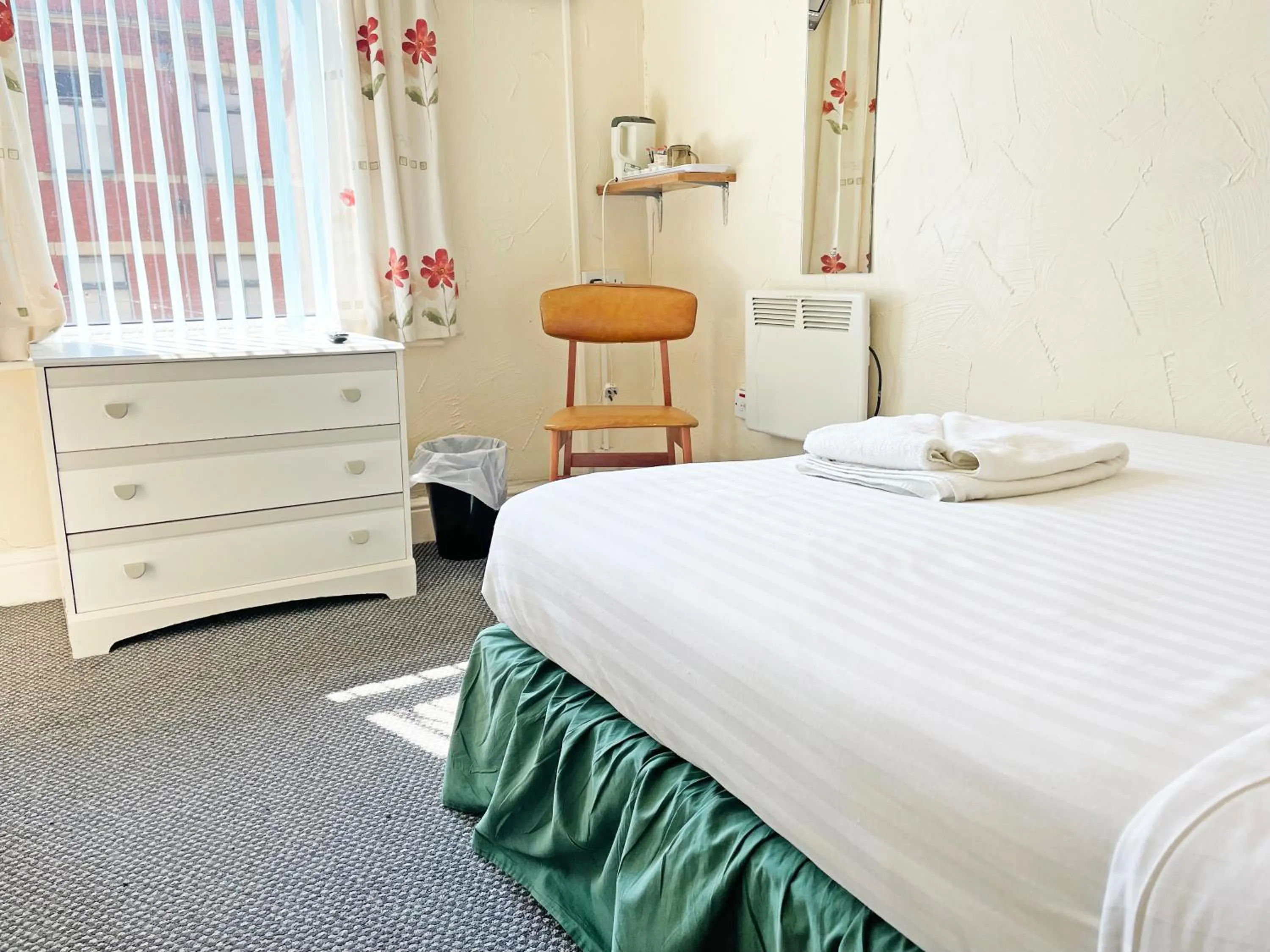 Bedroom, Bed in The Helmshore