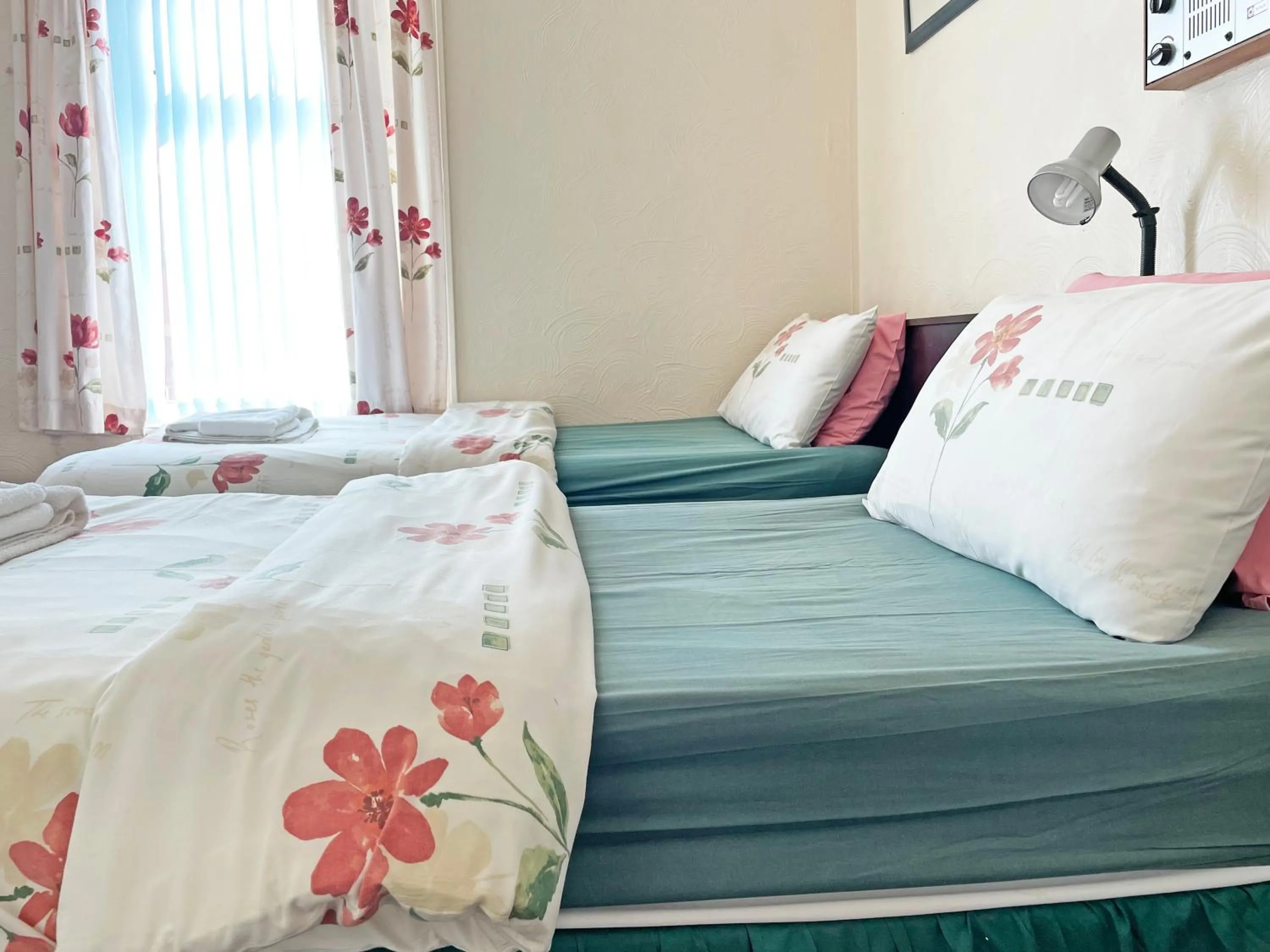 Bedroom, Bed in The Helmshore