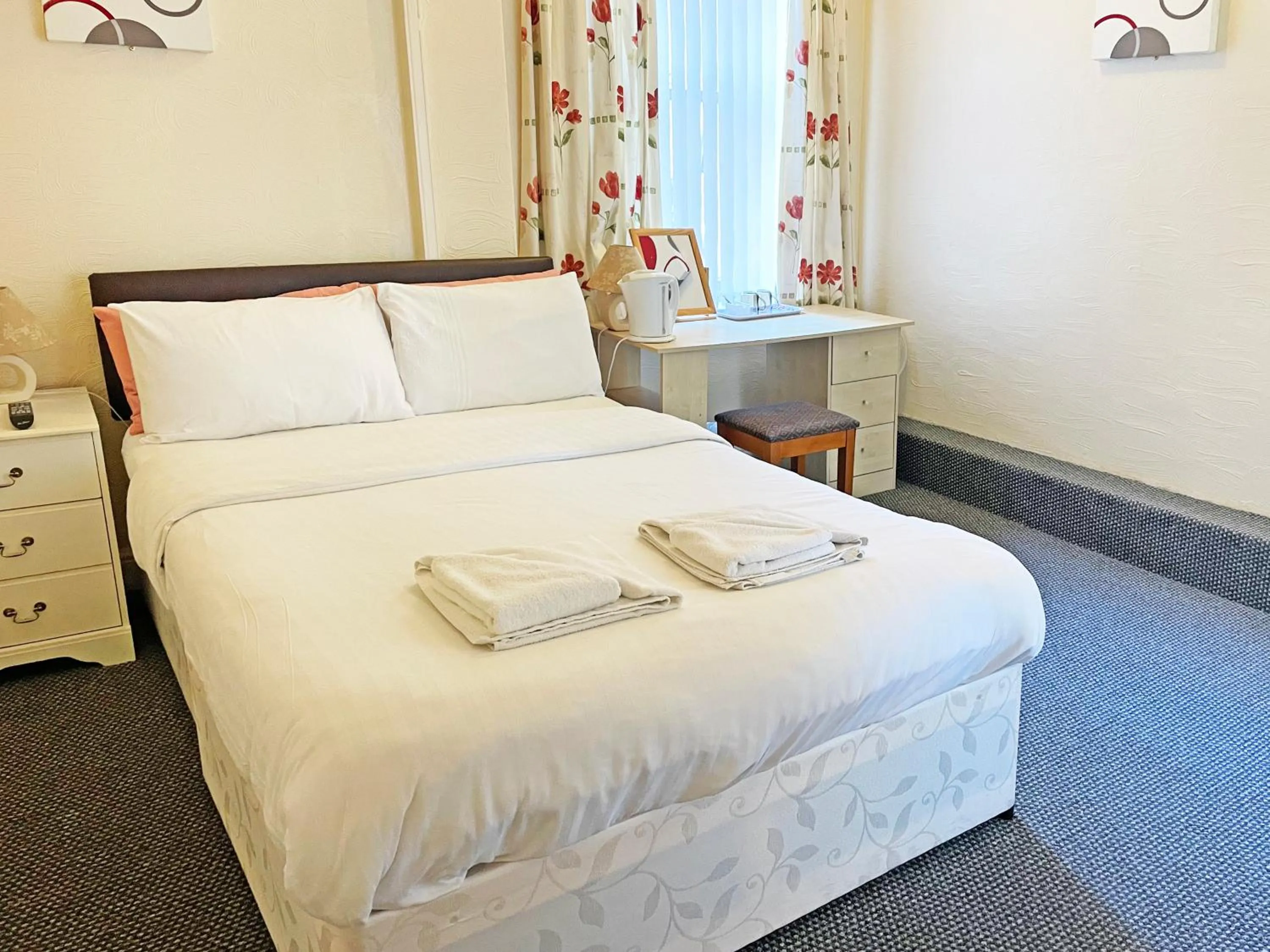 Bedroom, Bed in The Helmshore