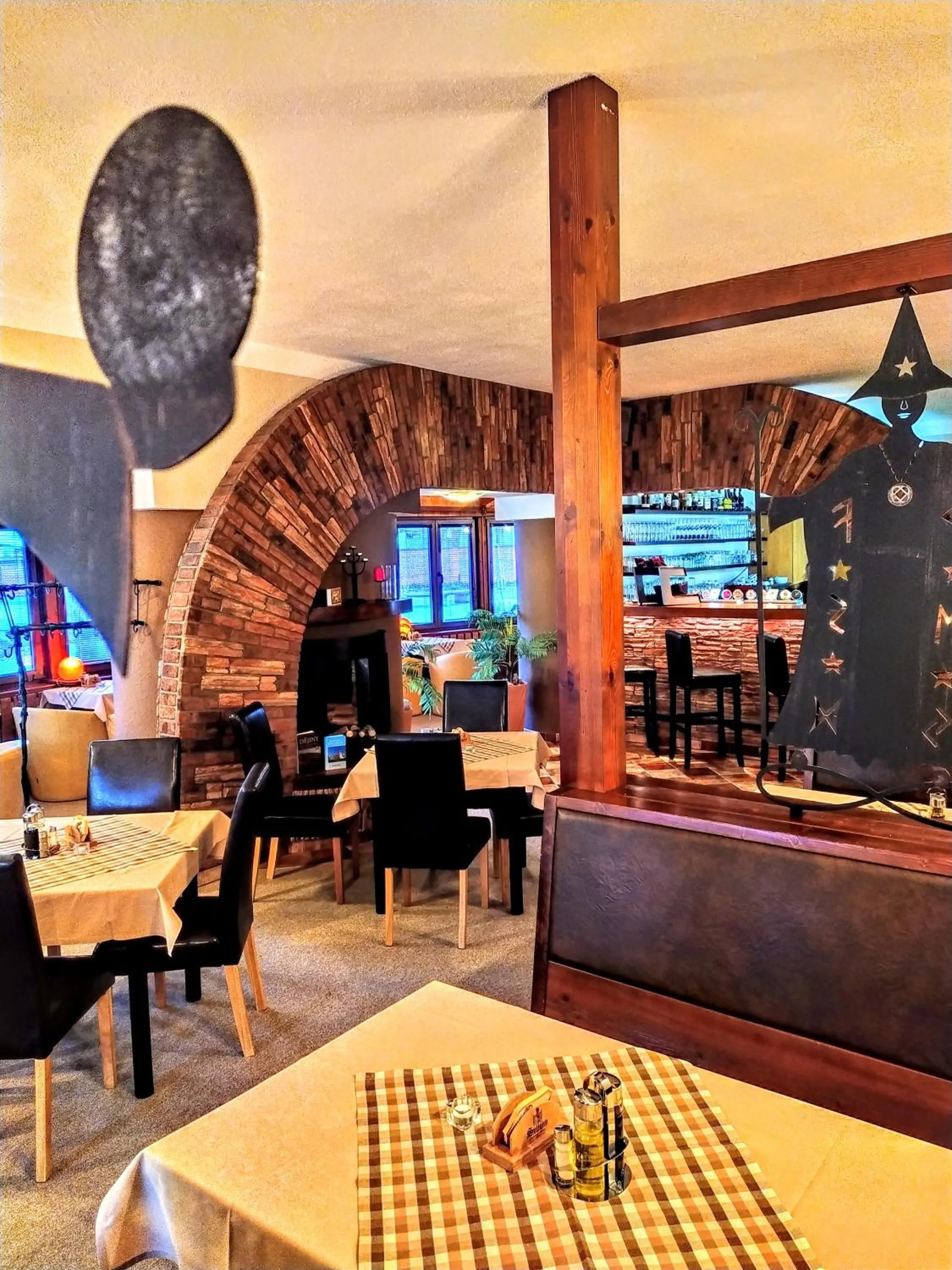 Restaurant/places to eat in Penzion Merlin