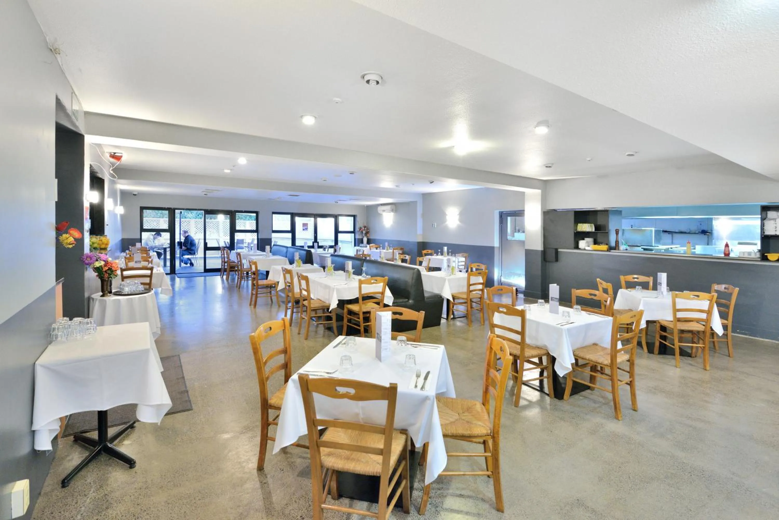 Restaurant/places to eat in Manukau Hotel & Conference Centre