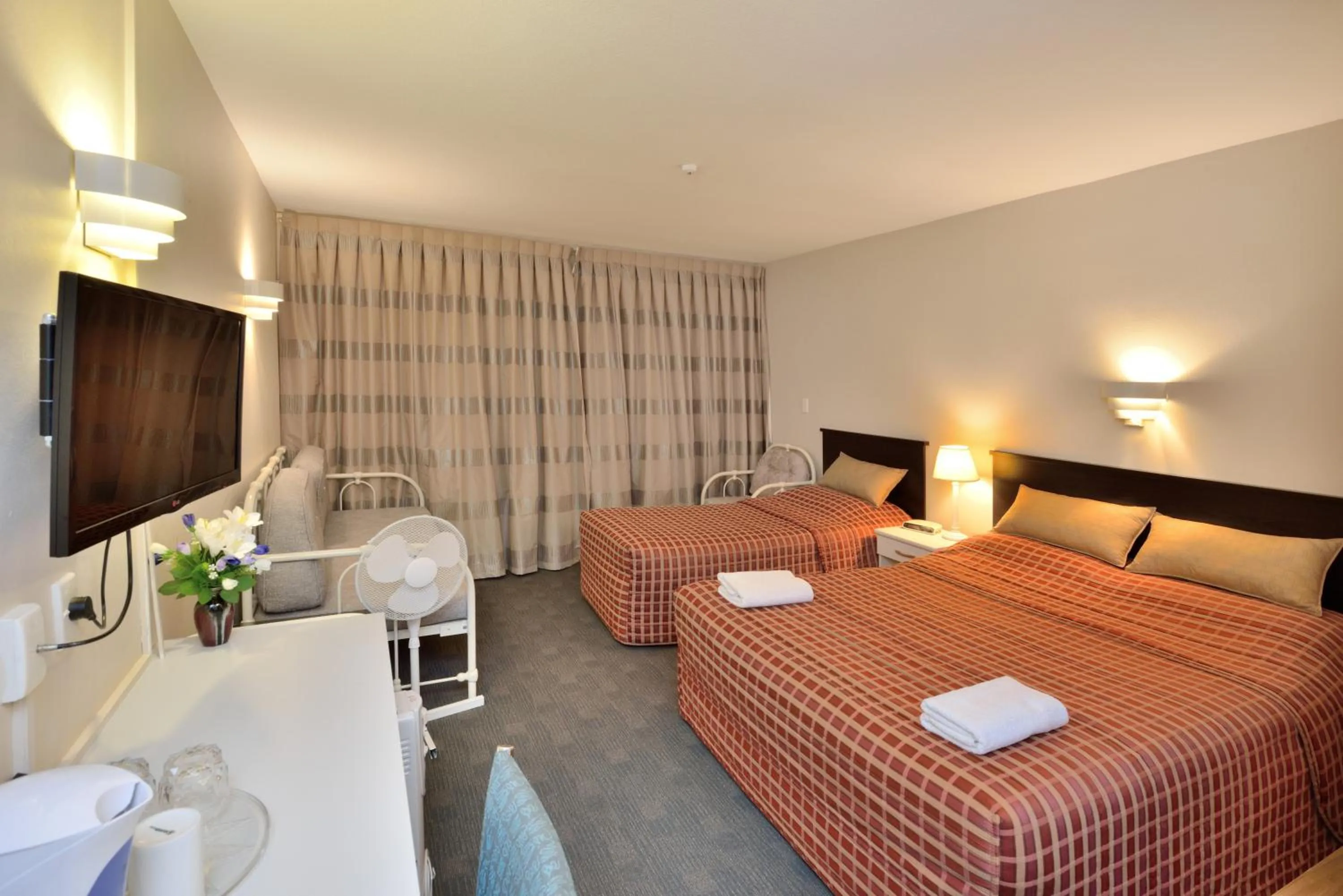 TV and multimedia, Bed in Manukau Hotel & Conference Centre