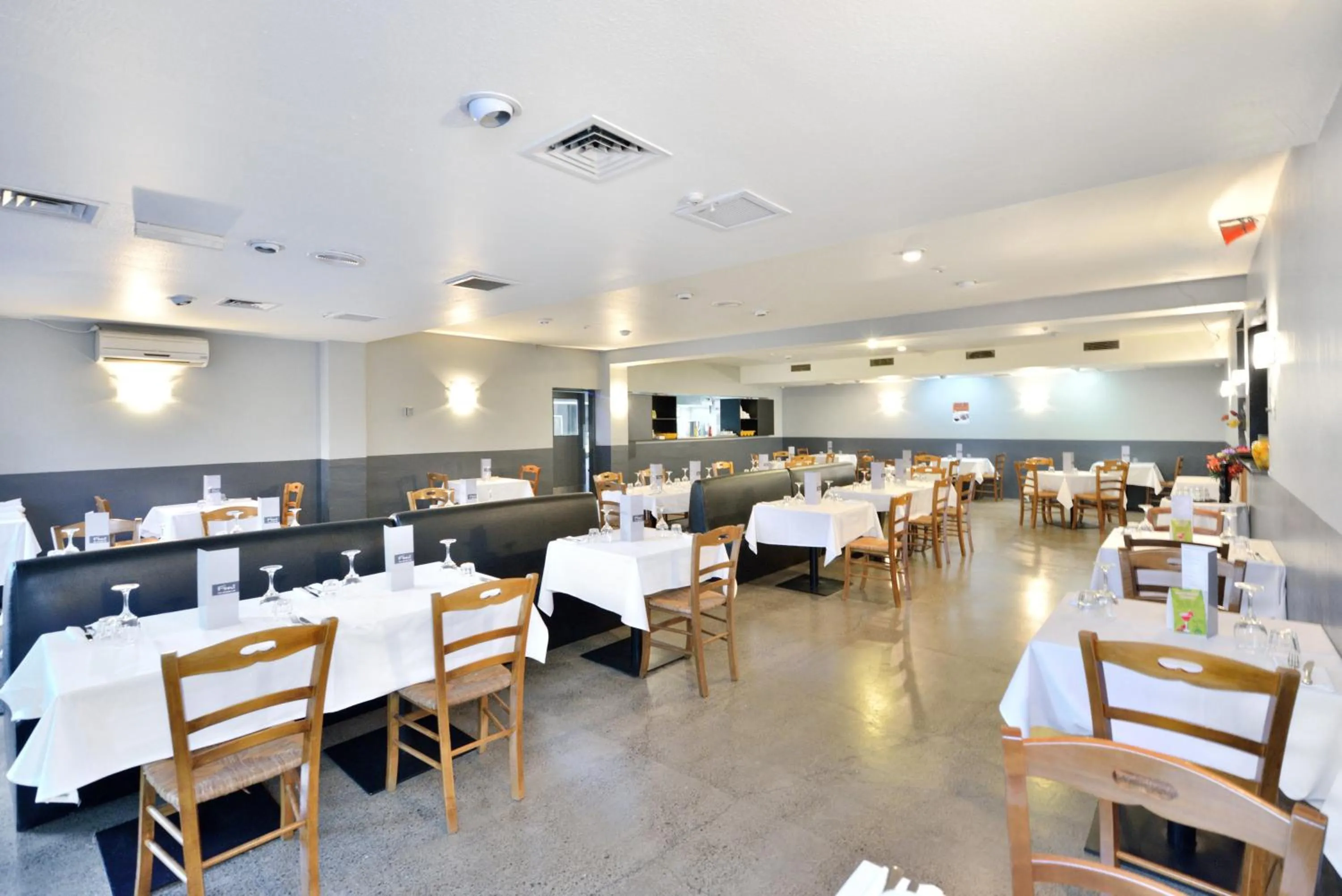 Restaurant/places to eat in Manukau Hotel & Conference Centre