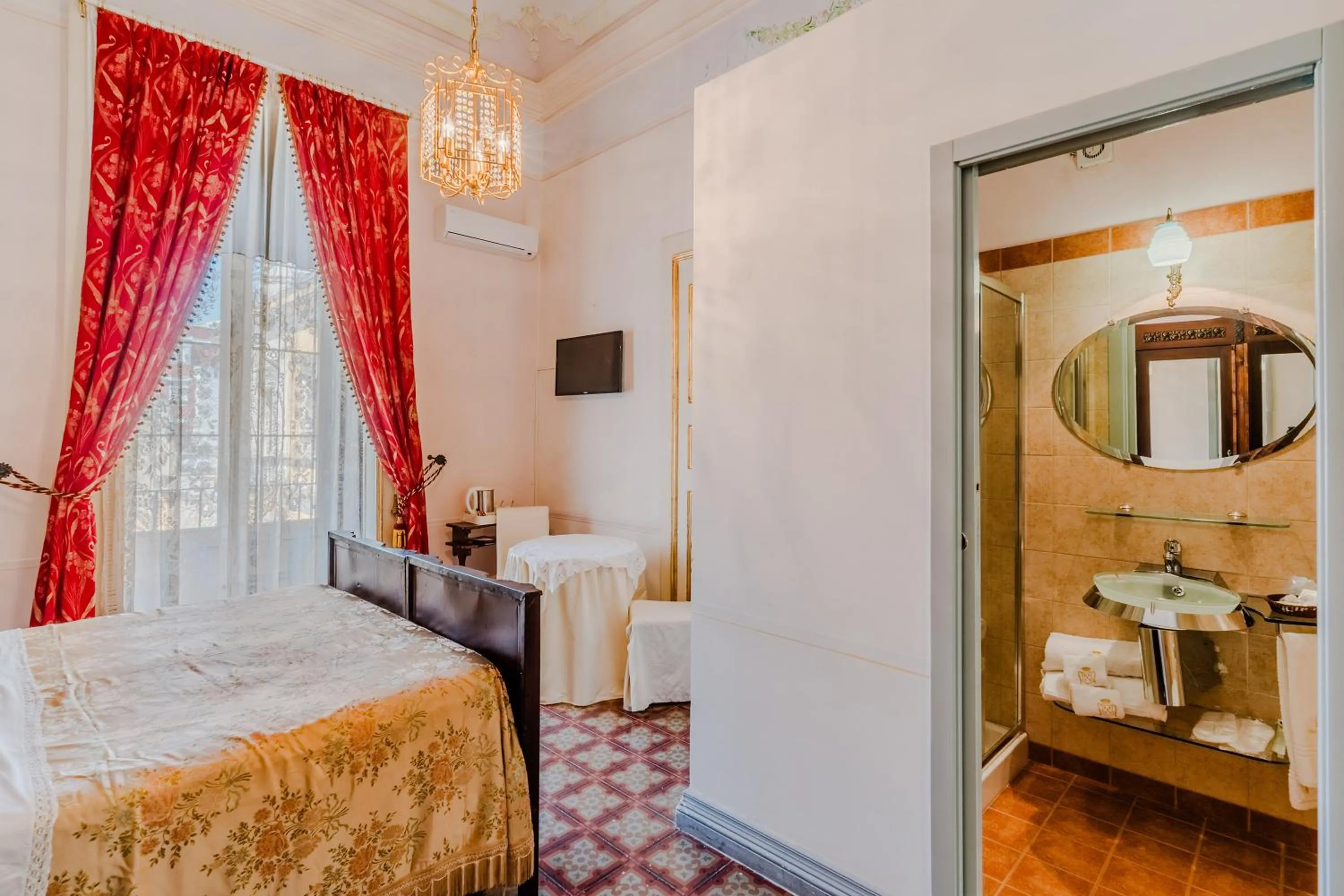 Photo of the whole room, Bed in Palazzo De Castro