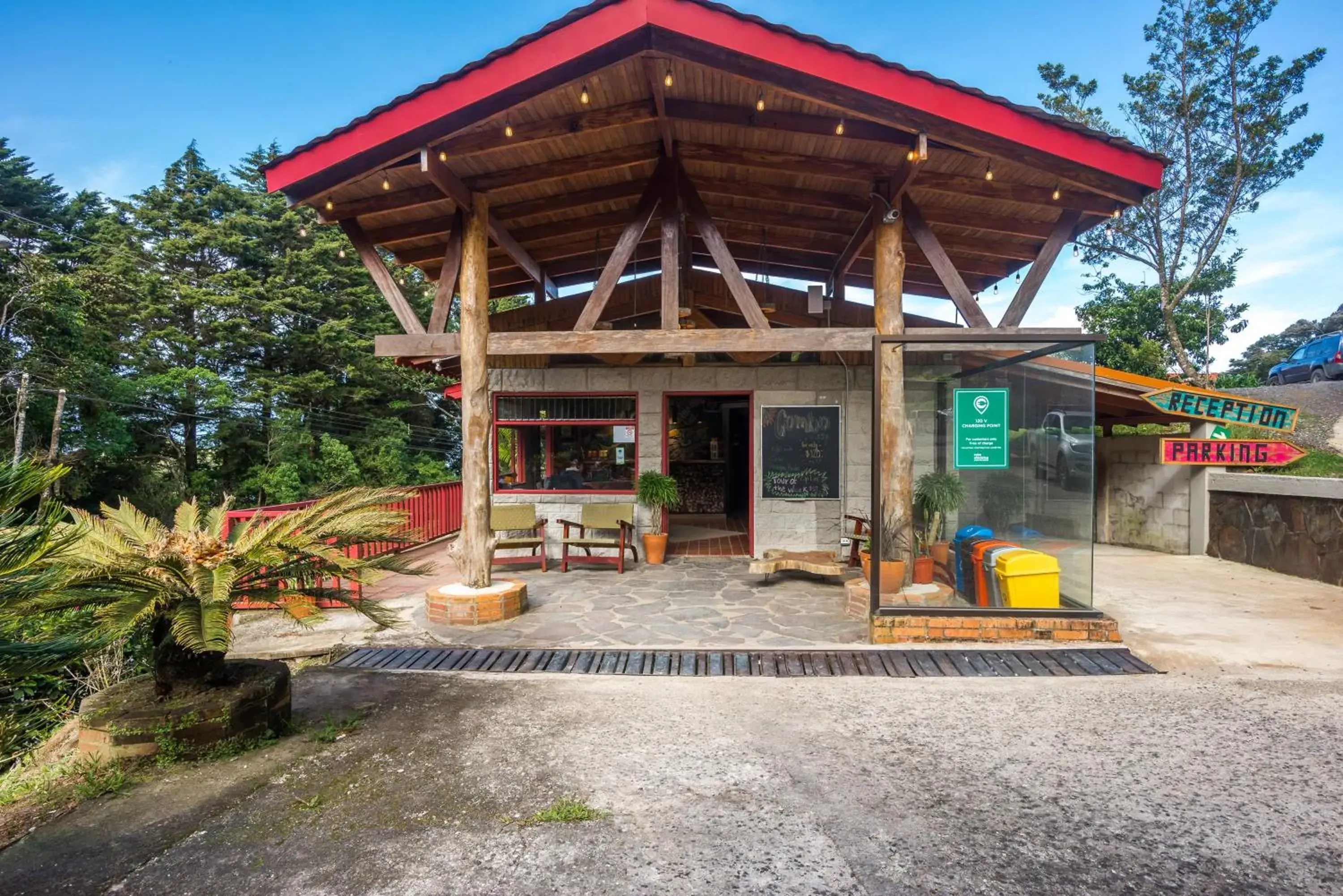 Facade/entrance in Selina Monteverde Facade/entrance in Selina Monteverde