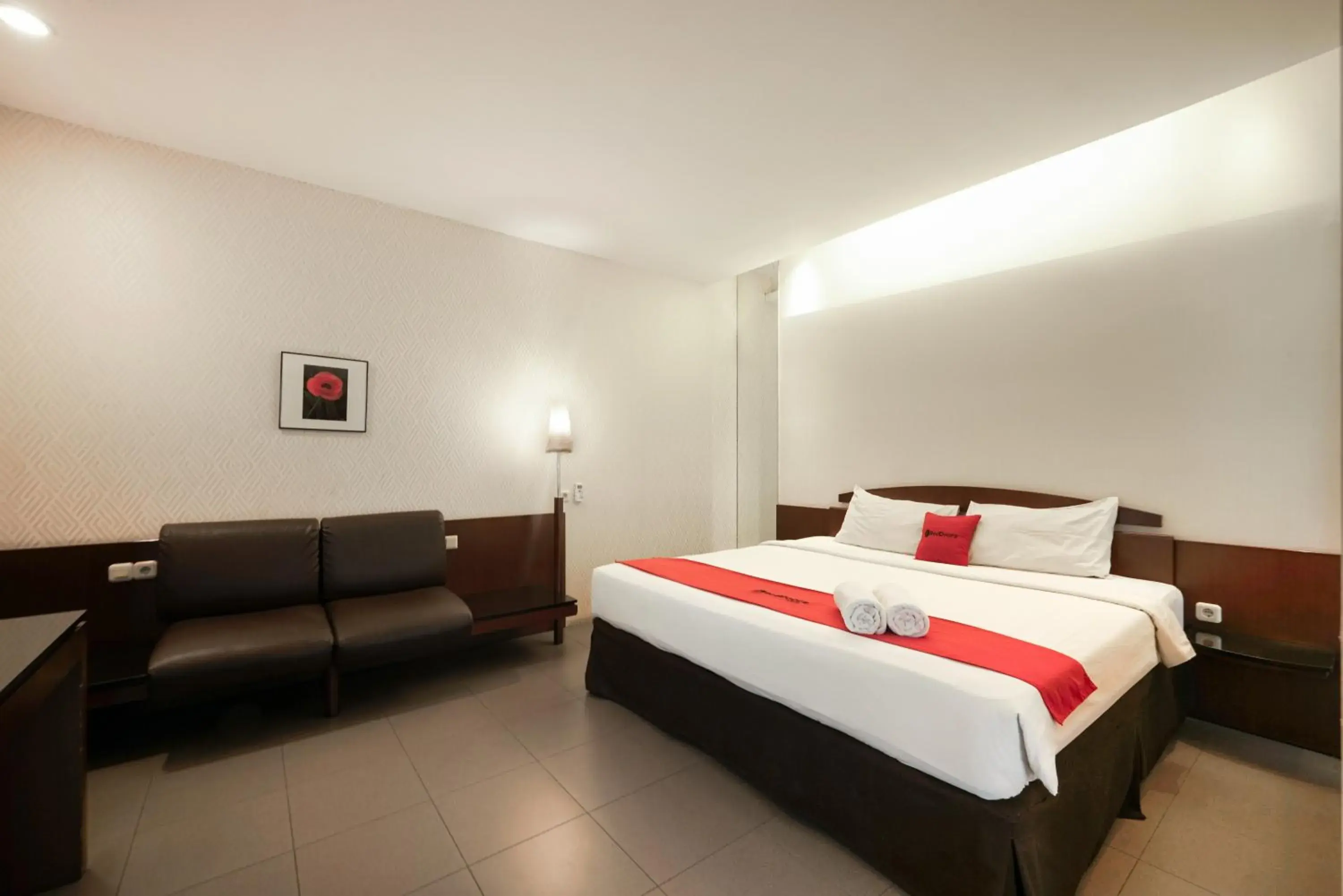 Bedroom, Bed in RedDoorz Plus @ Cipaganti Street 3 Bedroom, Bed in RedDoorz Plus @ Cipaganti Street 3