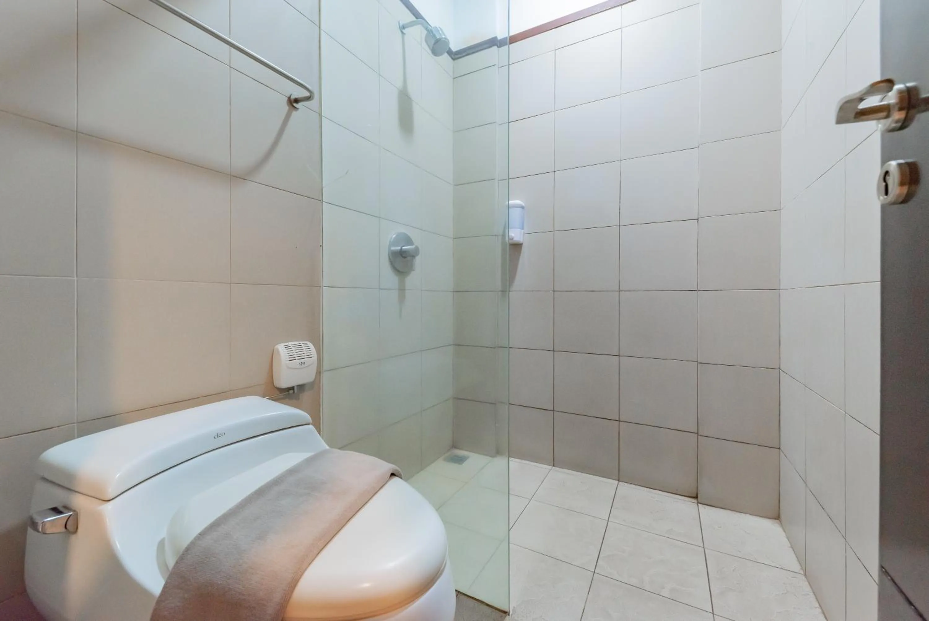 Bathroom in RedDoorz Plus @ Cipaganti Street 3