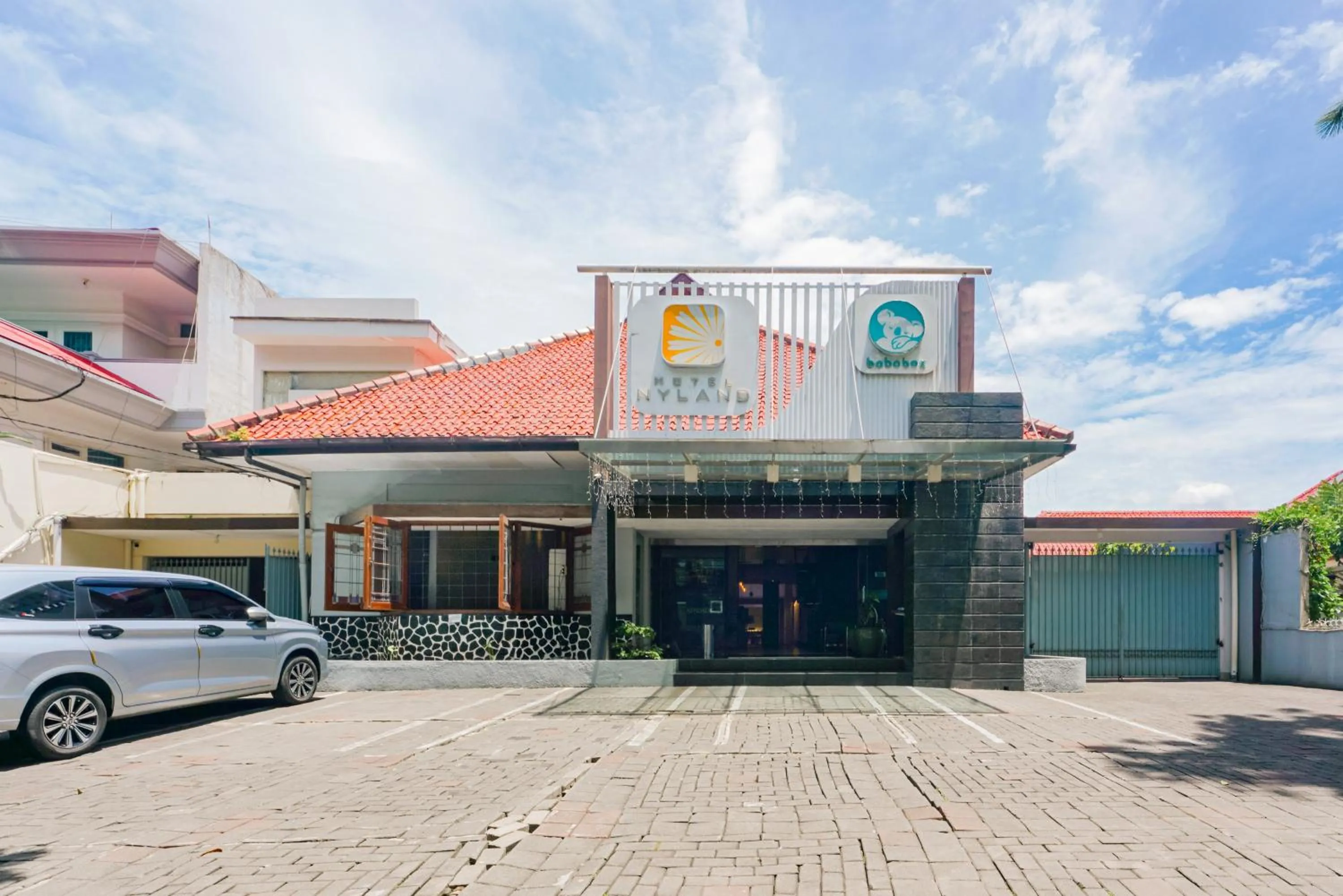 Facade/entrance in RedDoorz Plus @ Cipaganti Street 3