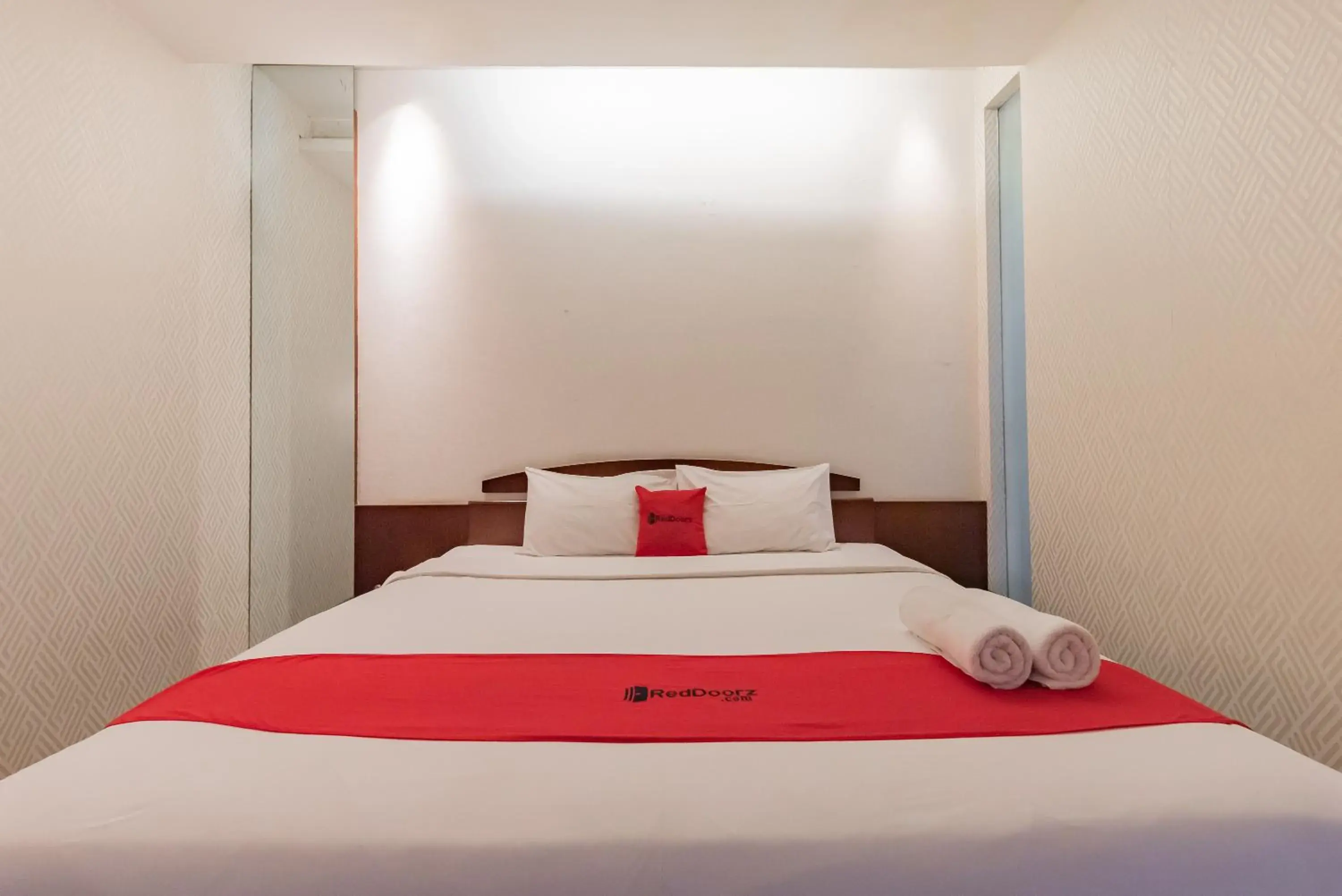 Bedroom, Bed in RedDoorz Plus @ Cipaganti Street 3 Bedroom, Bed in RedDoorz Plus @ Cipaganti Street 3