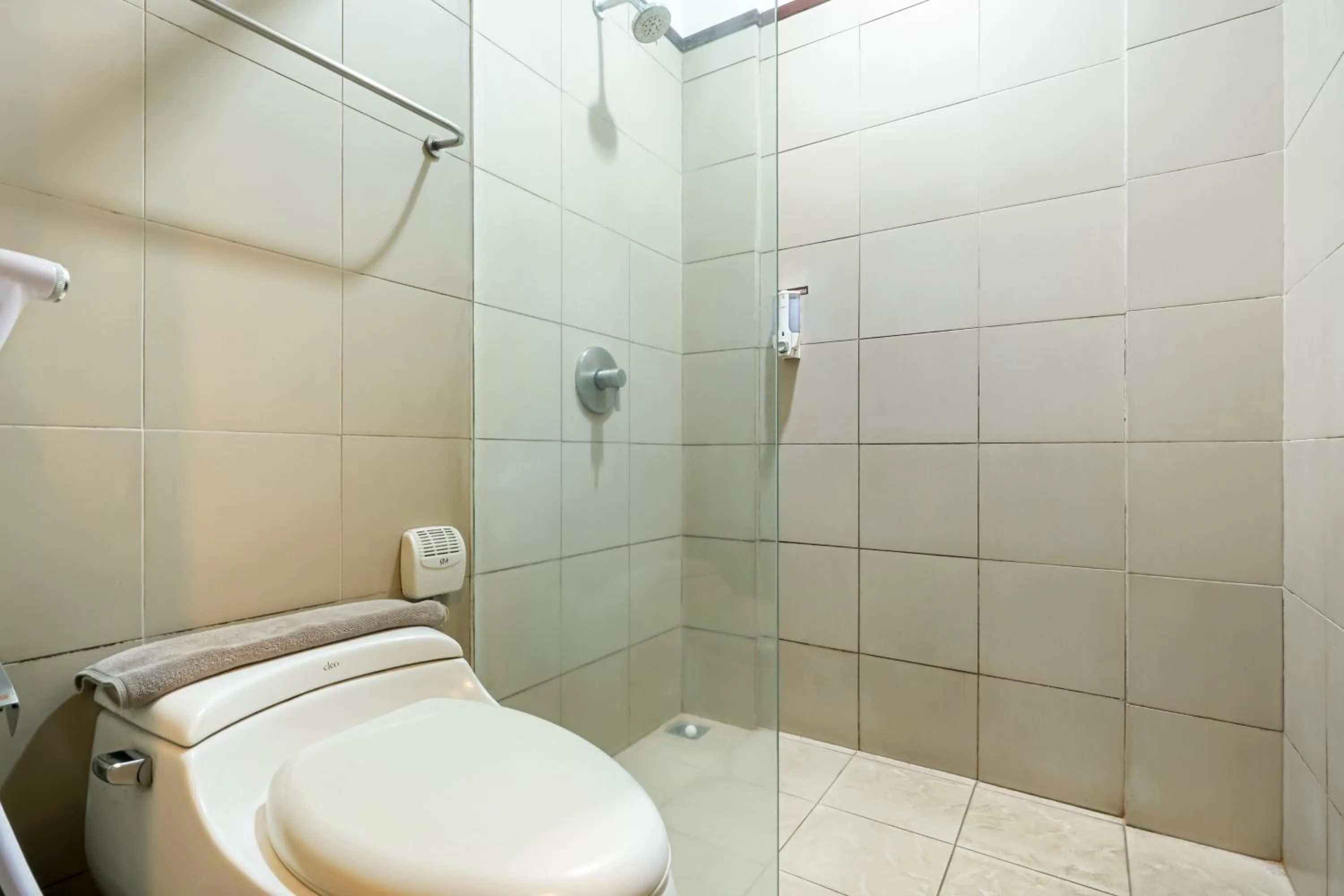 Bathroom in RedDoorz Plus @ Cipaganti Street 3