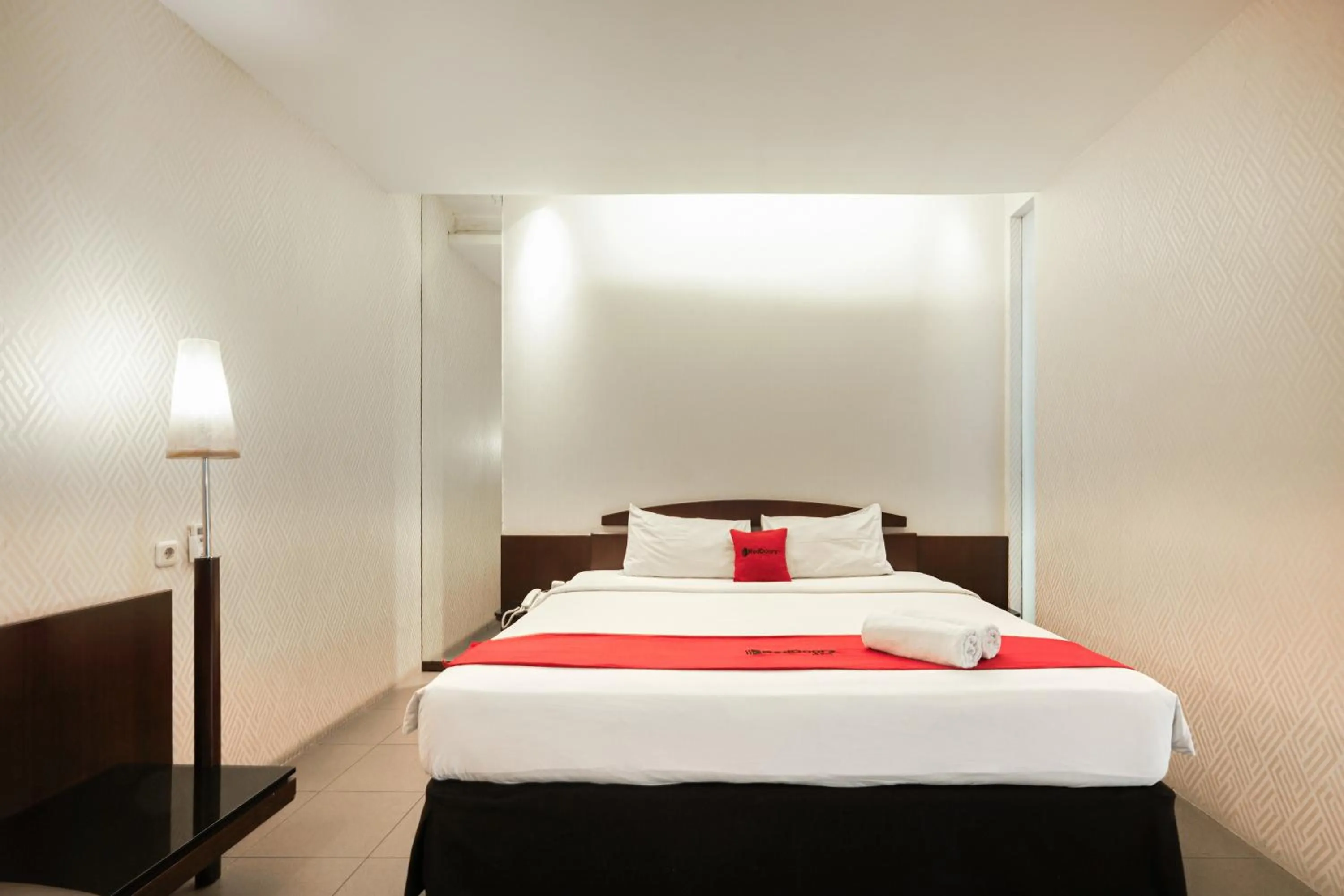 Bedroom, Bed in RedDoorz Plus @ Cipaganti Street 3
