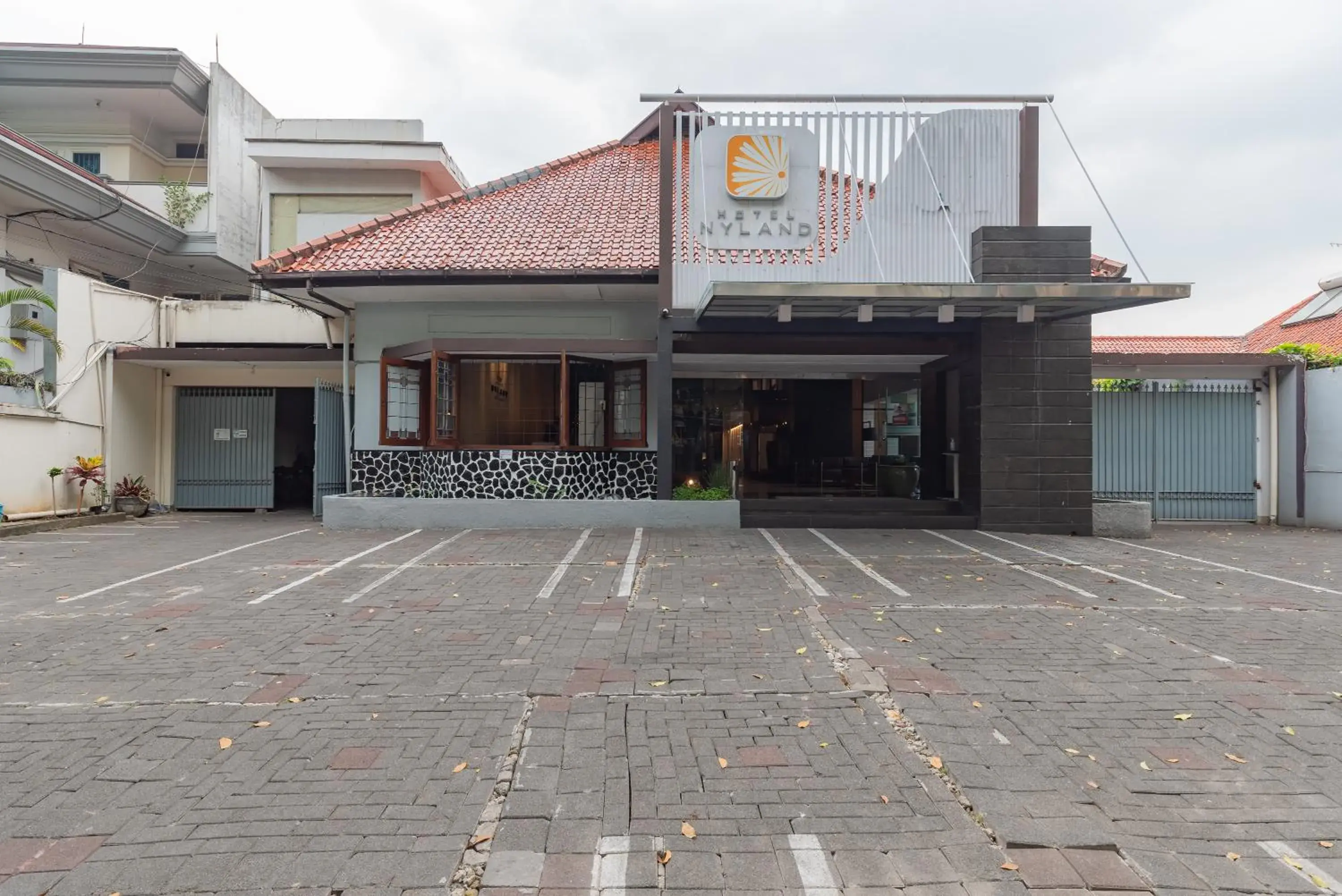 Property building in RedDoorz Plus @ Cipaganti Street 3 Property building in RedDoorz Plus @ Cipaganti Street 3