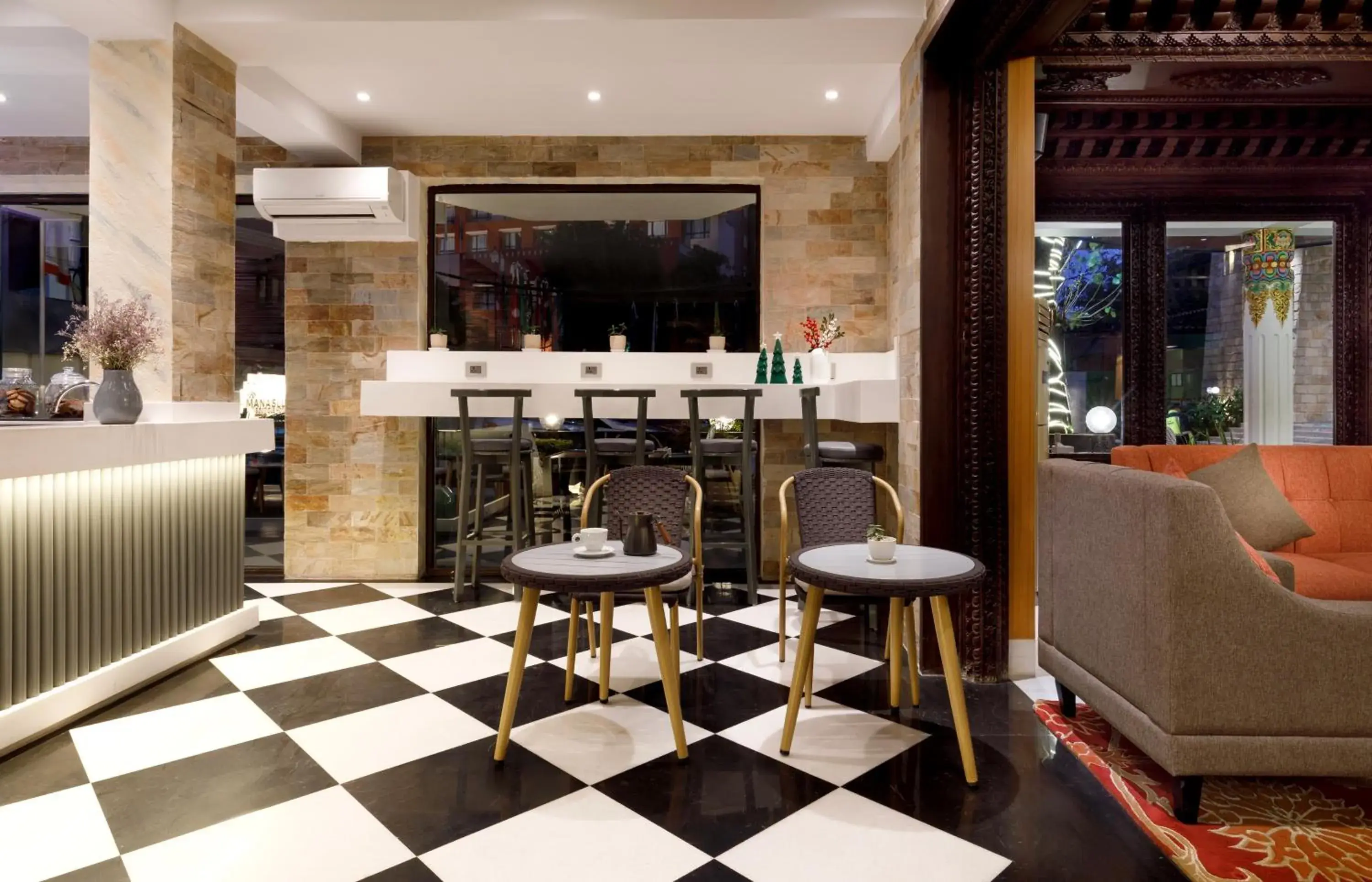 Restaurant/places to eat in Hotel Tibet Restaurant/places to eat in Hotel Tibet