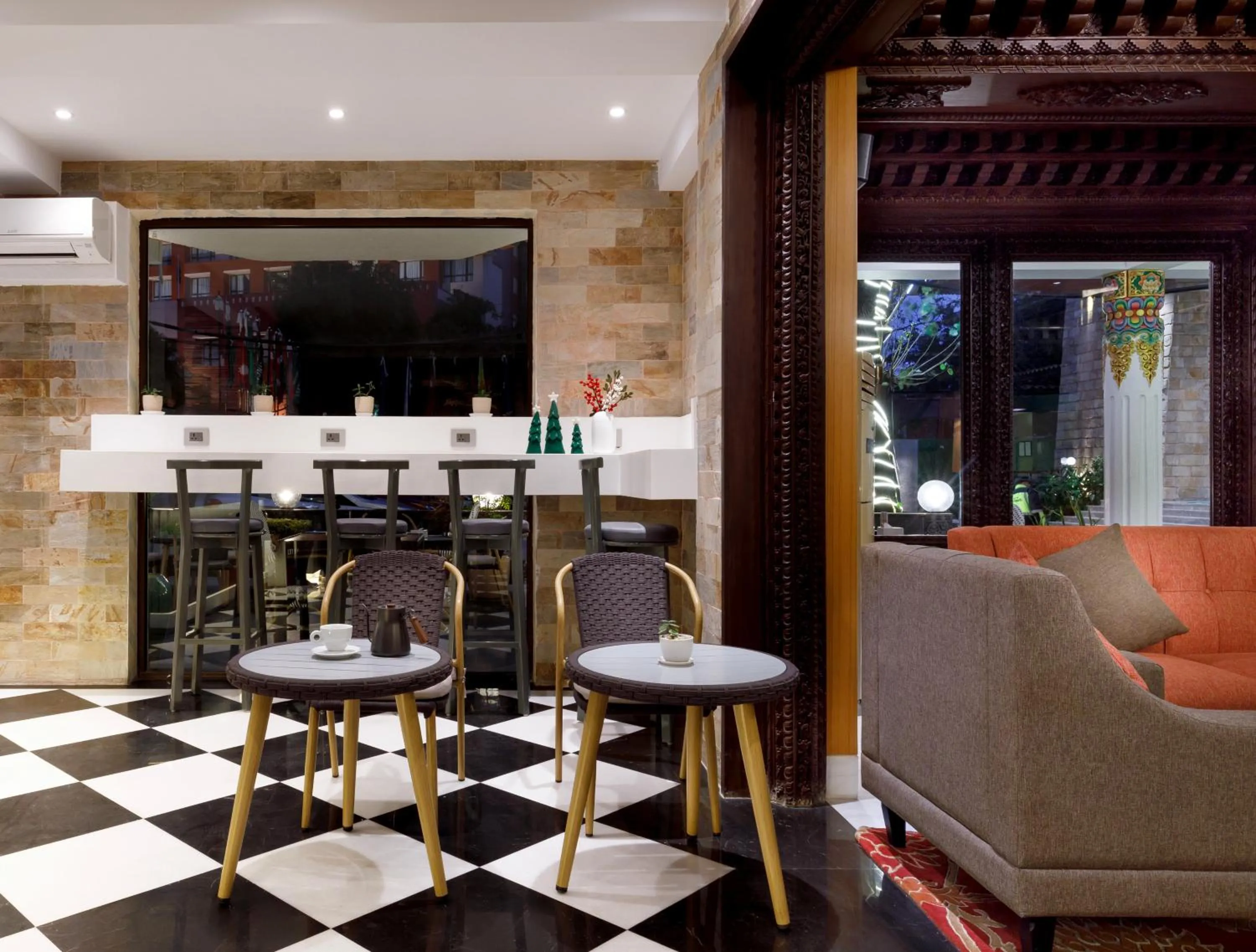 Restaurant/places to eat in Hotel Tibet