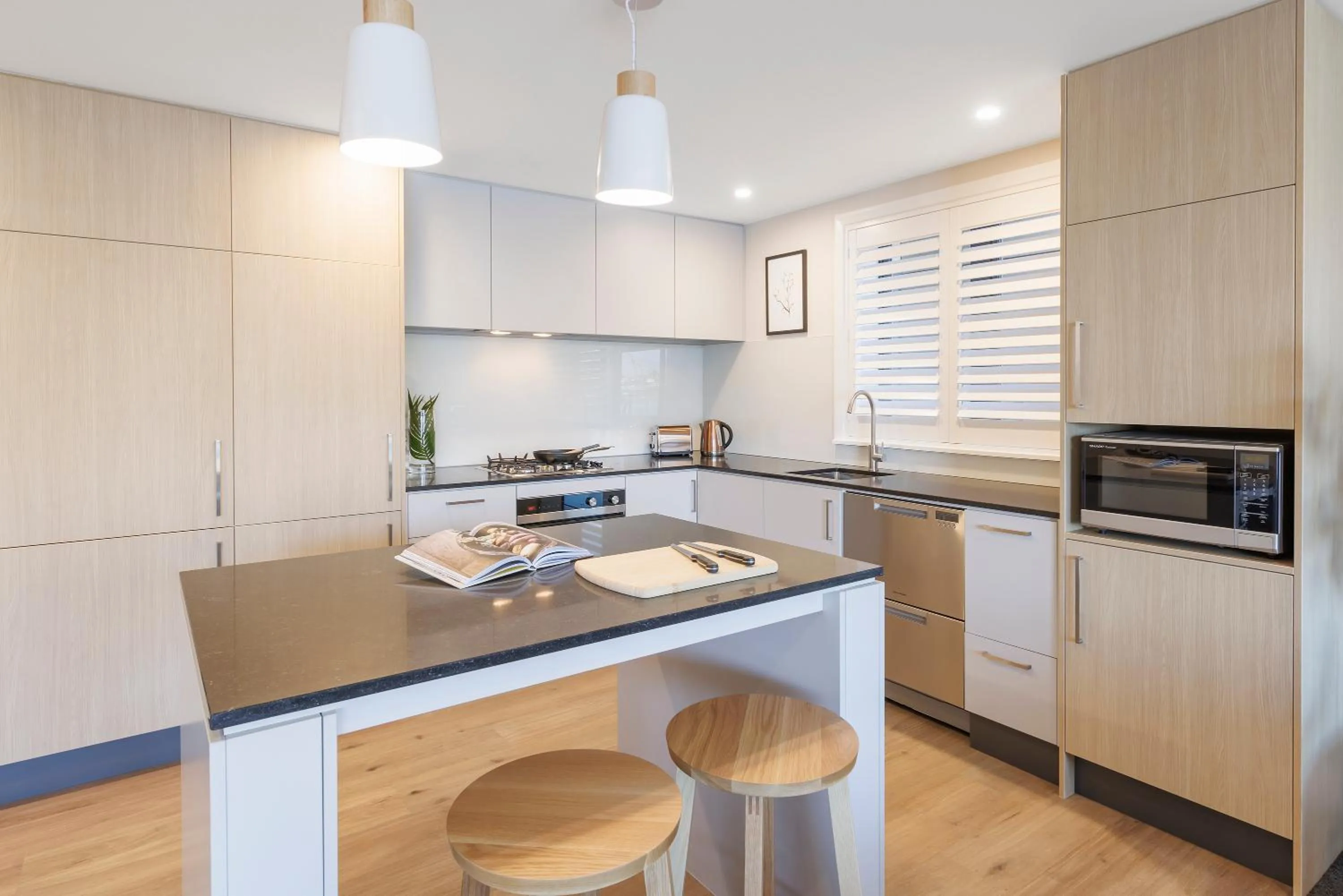 Kitchen or kitchenette in Oaks Queenstown Shores Resort