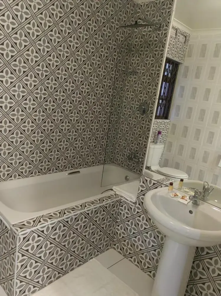 Double Room in Obaa Sima Guest House Double Room in Obaa Sima Guest House