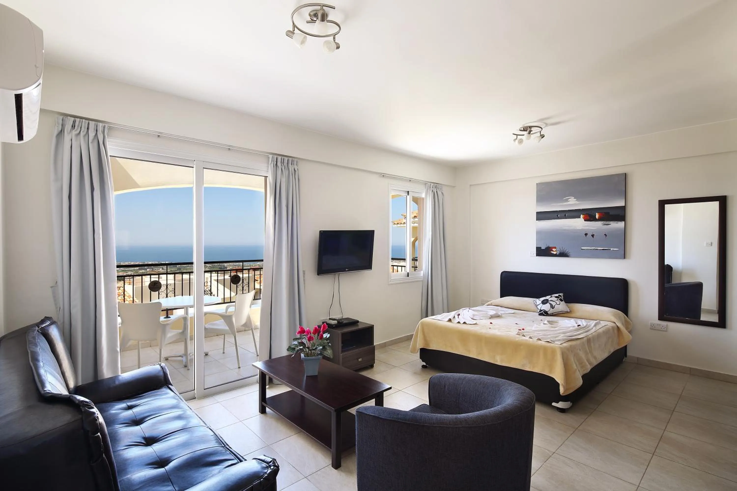 Day, Bed in Club St. George