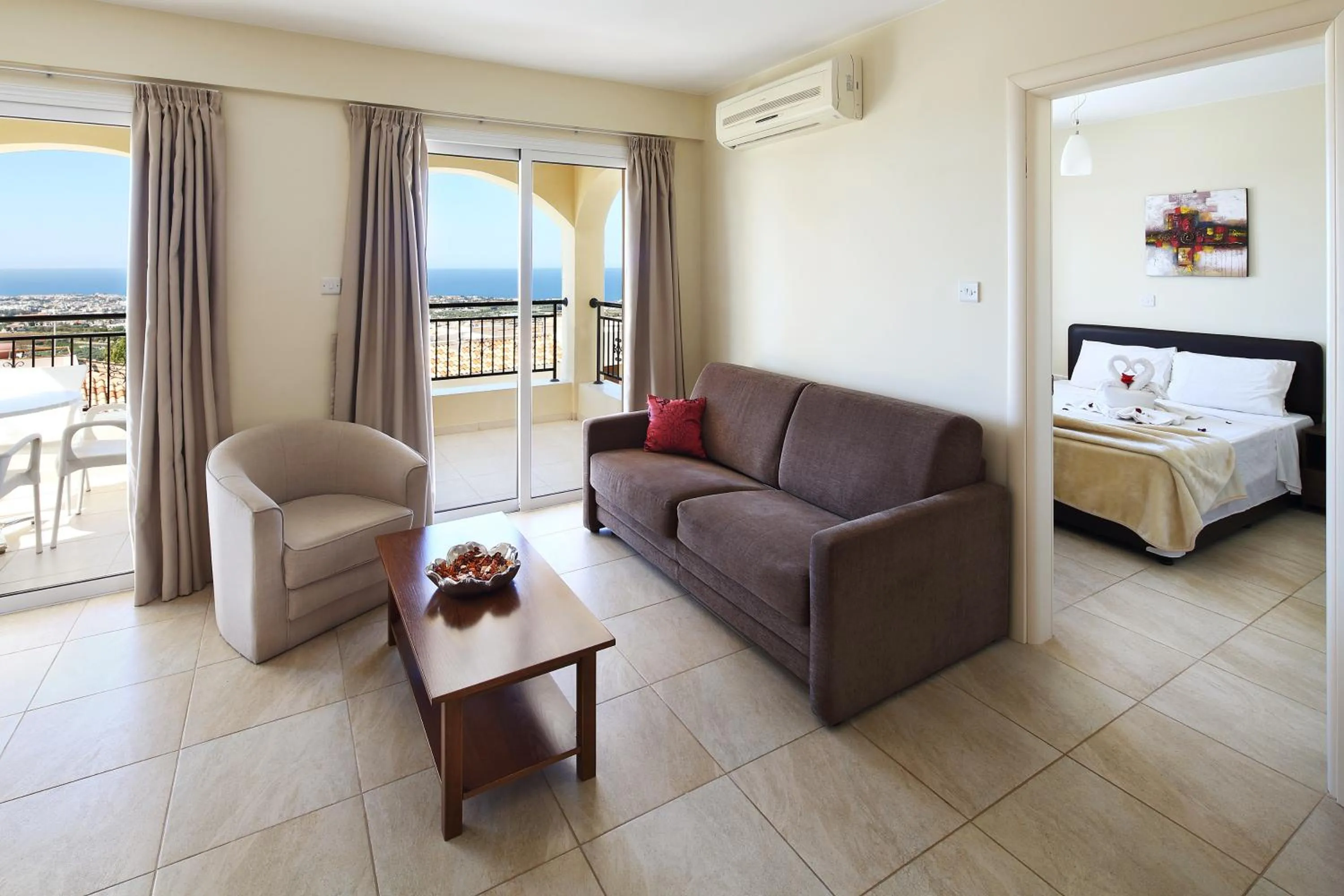 Day, Bed in Club St. George