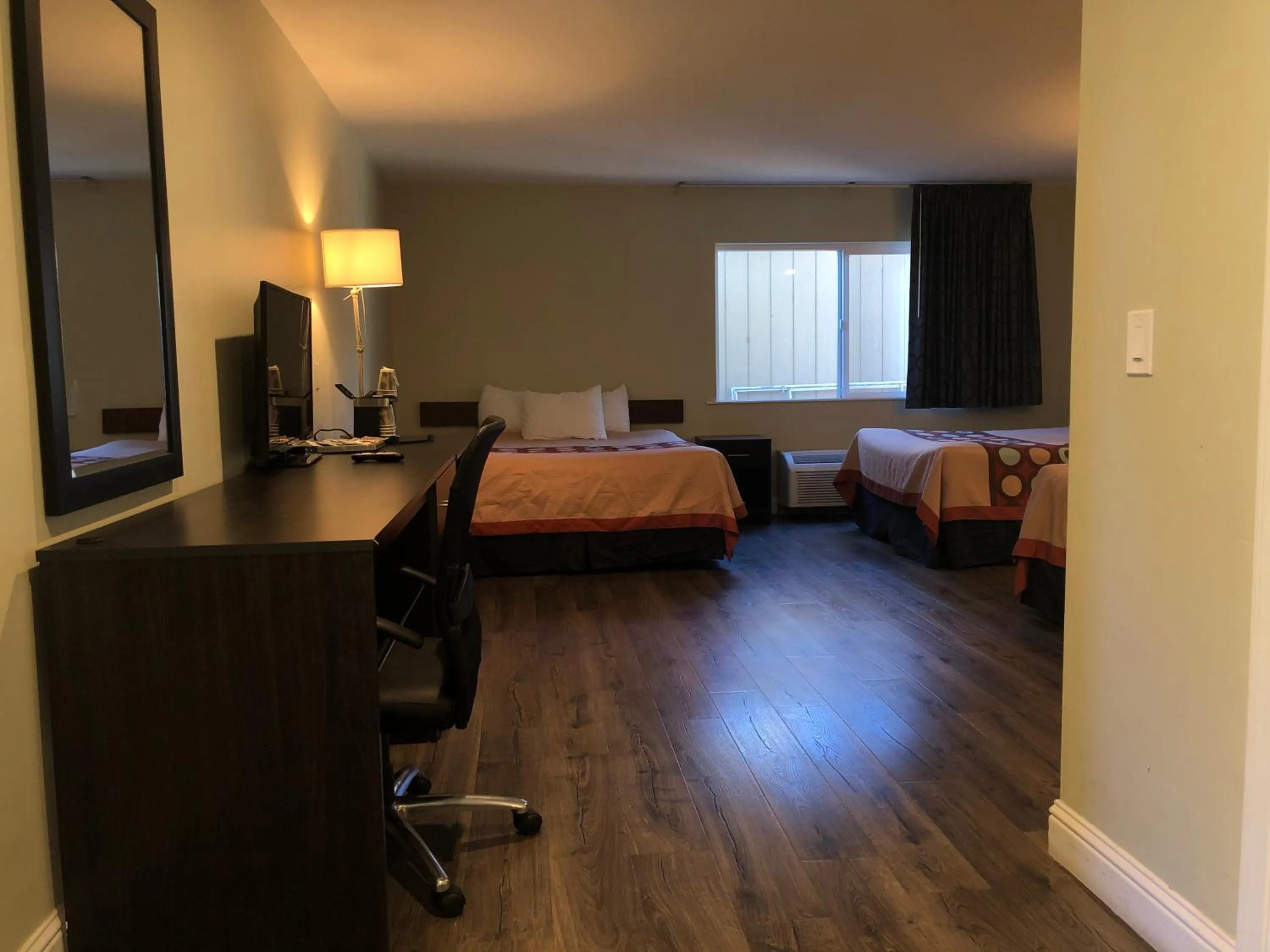 Photo of the whole room, Bed in Hotel Elevation